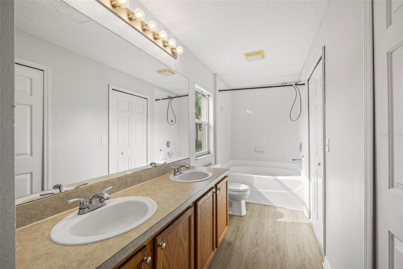 Image 16 of 37 For 6114 School House Court