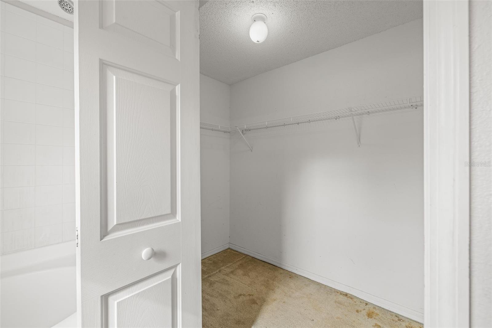 Image 18 of 37 For 6114 School House Court