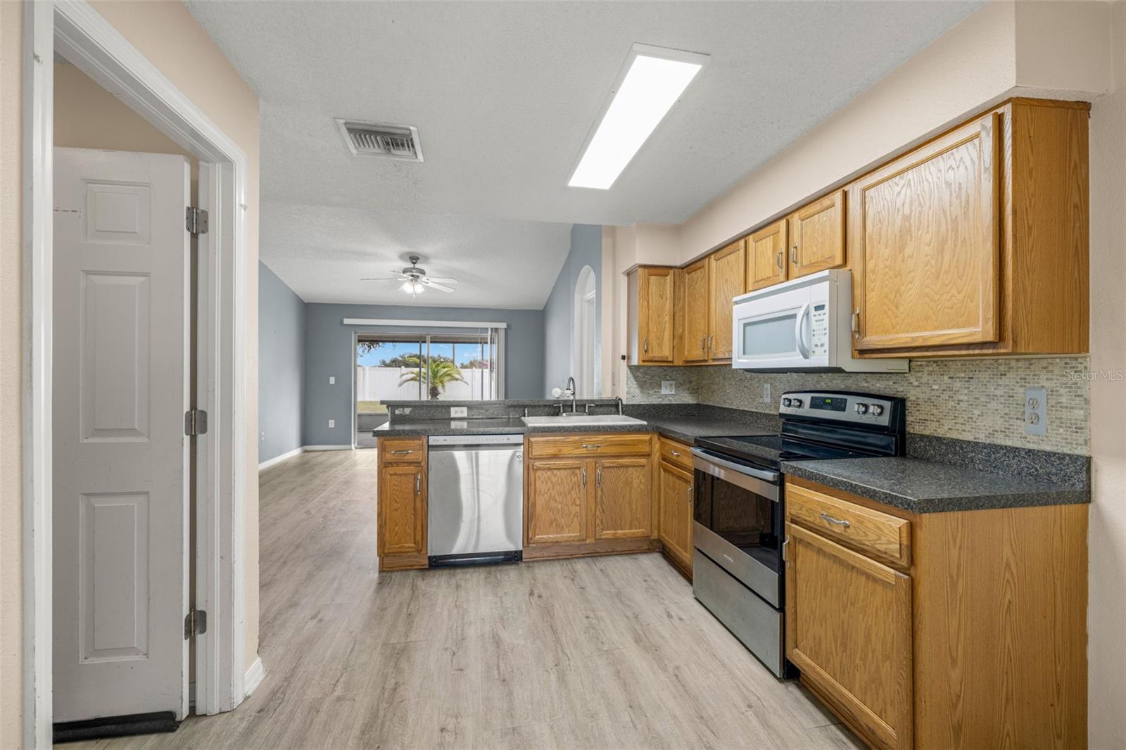 Image 8 of 37 For 6114 School House Court