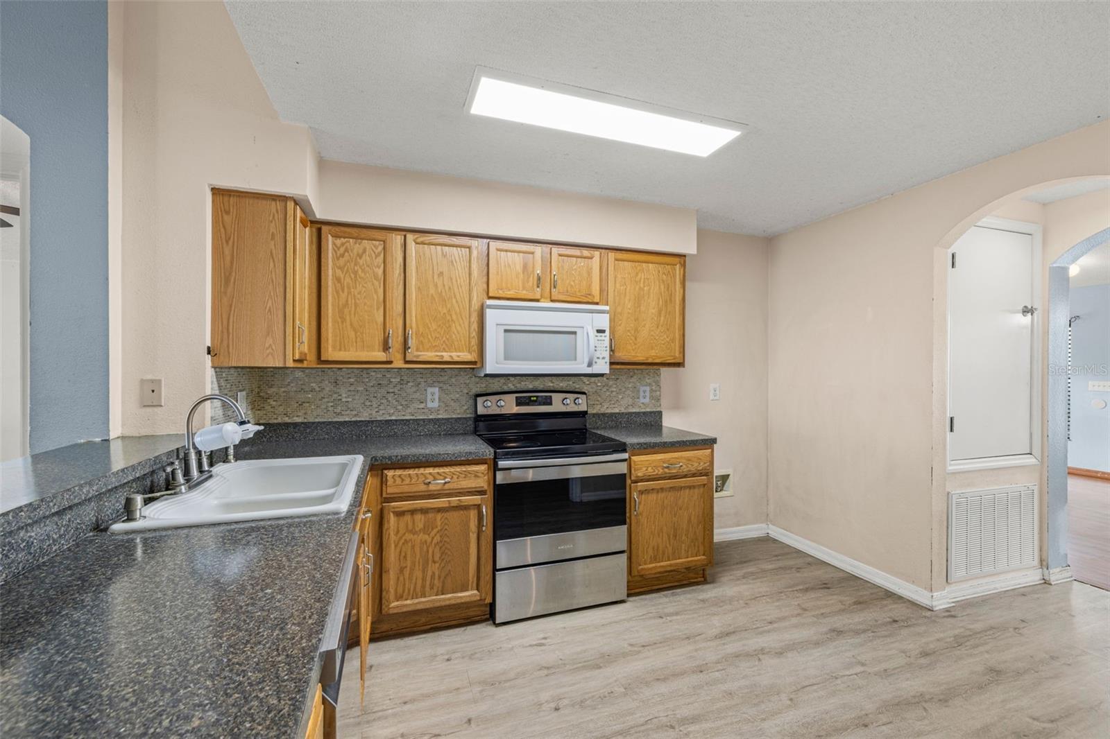 Image 9 of 37 For 6114 School House Court