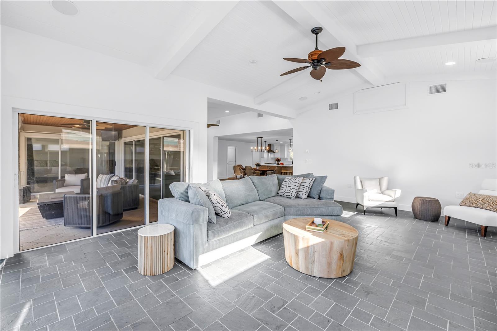 Listing photo id 23 for 2890 Alton Drive