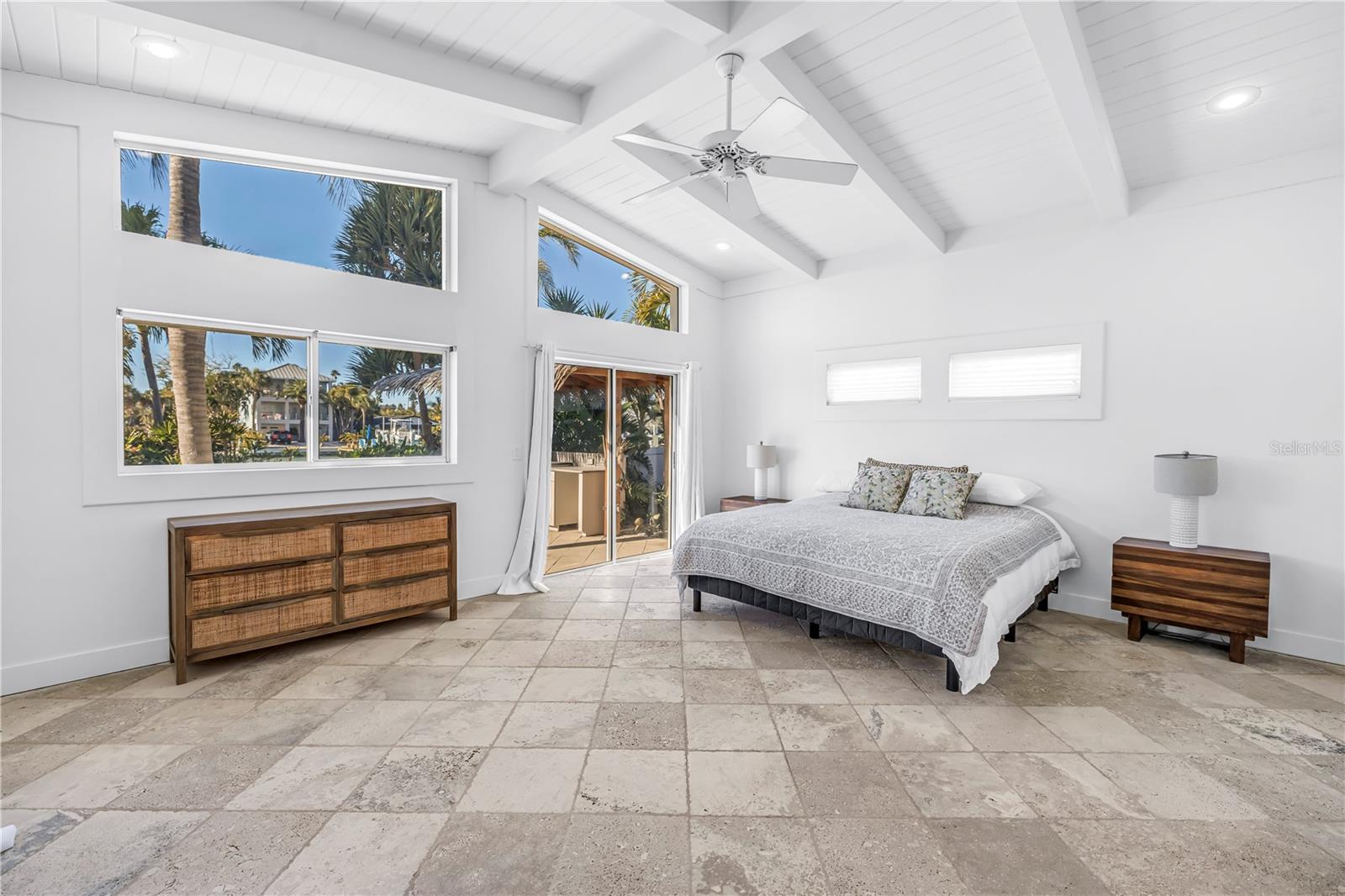 Listing photo id 25 for 2890 Alton Drive