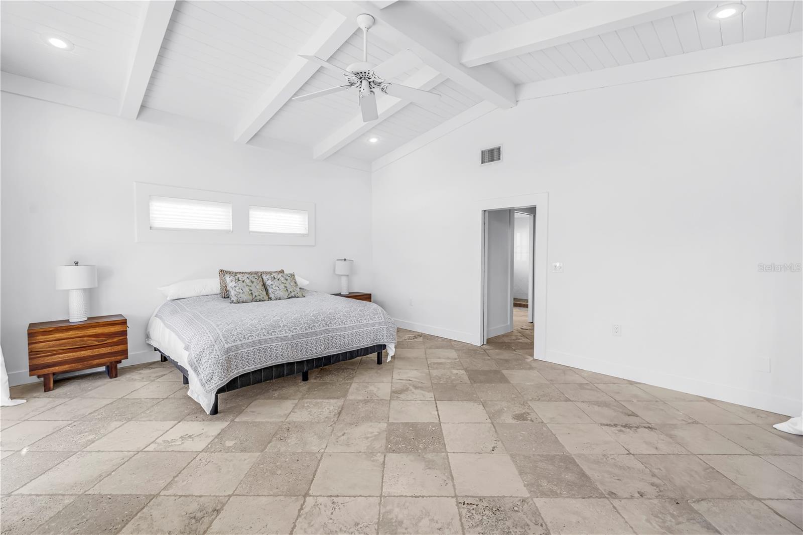 Listing photo id 26 for 2890 Alton Drive