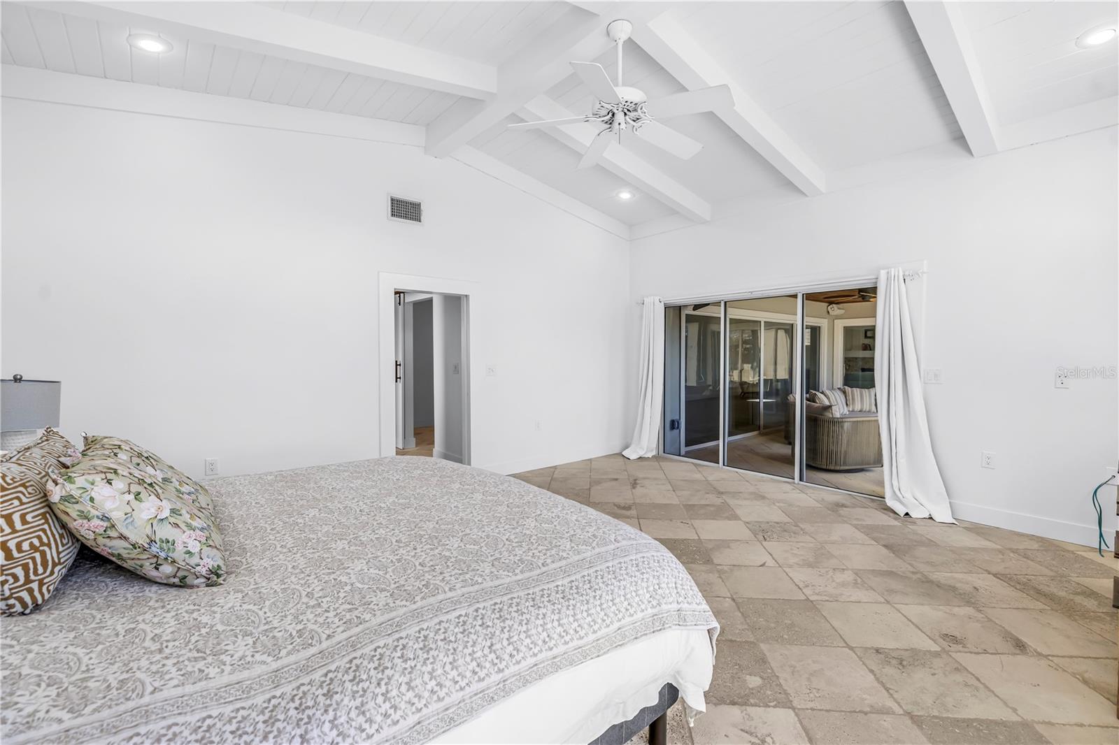 Listing photo id 27 for 2890 Alton Drive