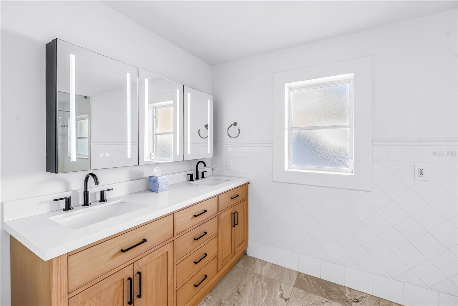 Listing photo id 29 for 2890 Alton Drive