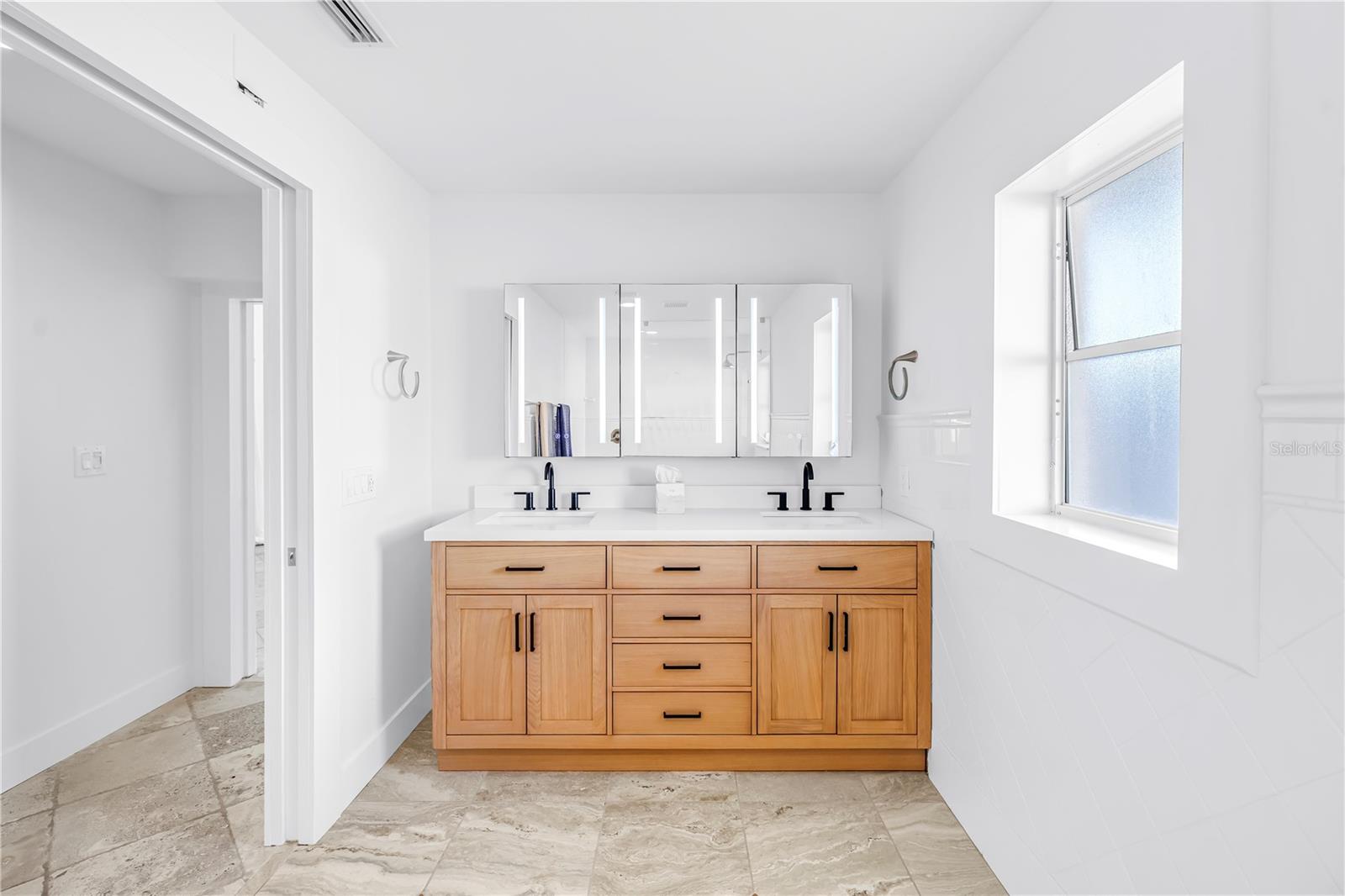 Listing photo id 30 for 2890 Alton Drive