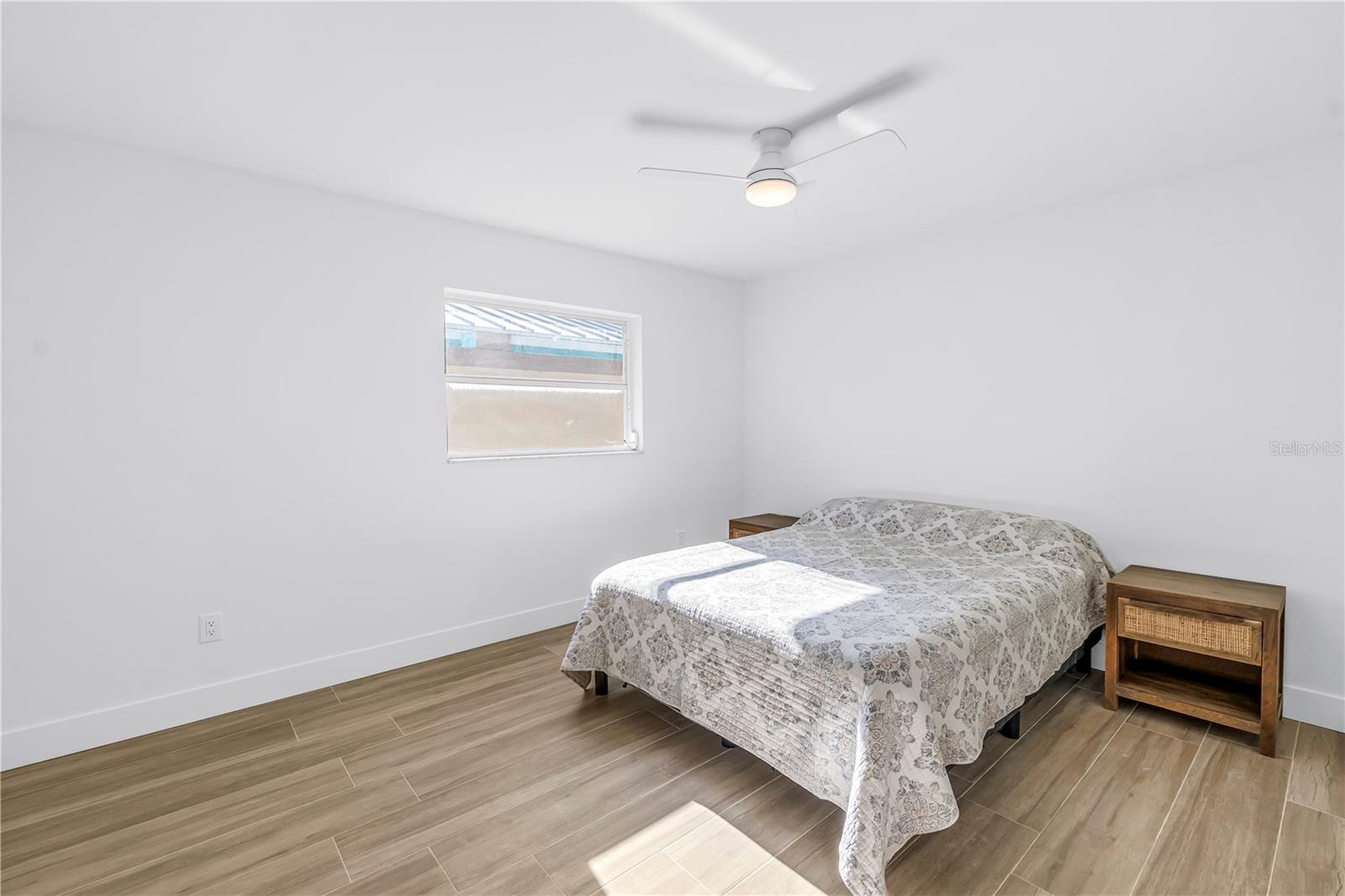 Listing photo id 34 for 2890 Alton Drive