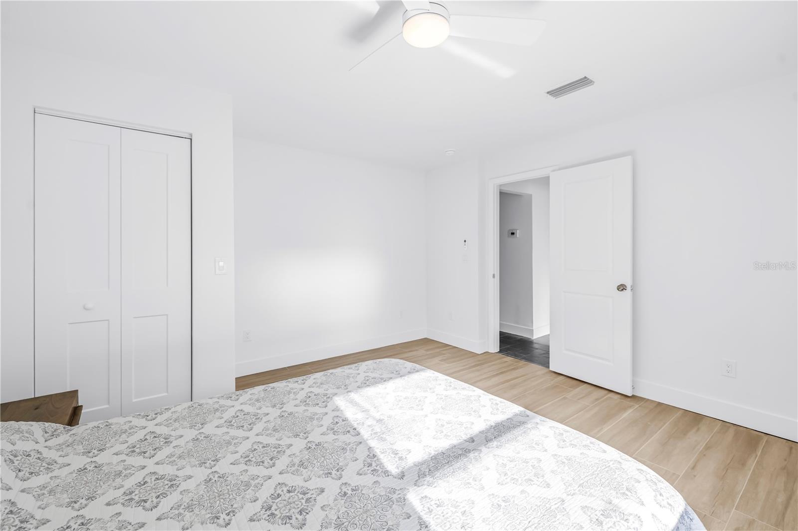 Listing photo id 35 for 2890 Alton Drive