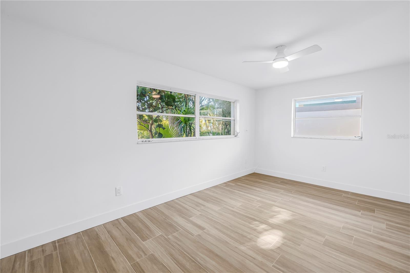 Listing photo id 37 for 2890 Alton Drive