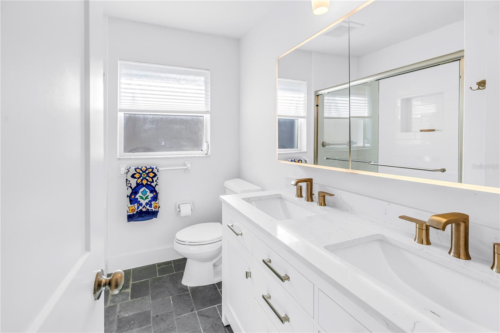 Listing photo id 38 for 2890 Alton Drive