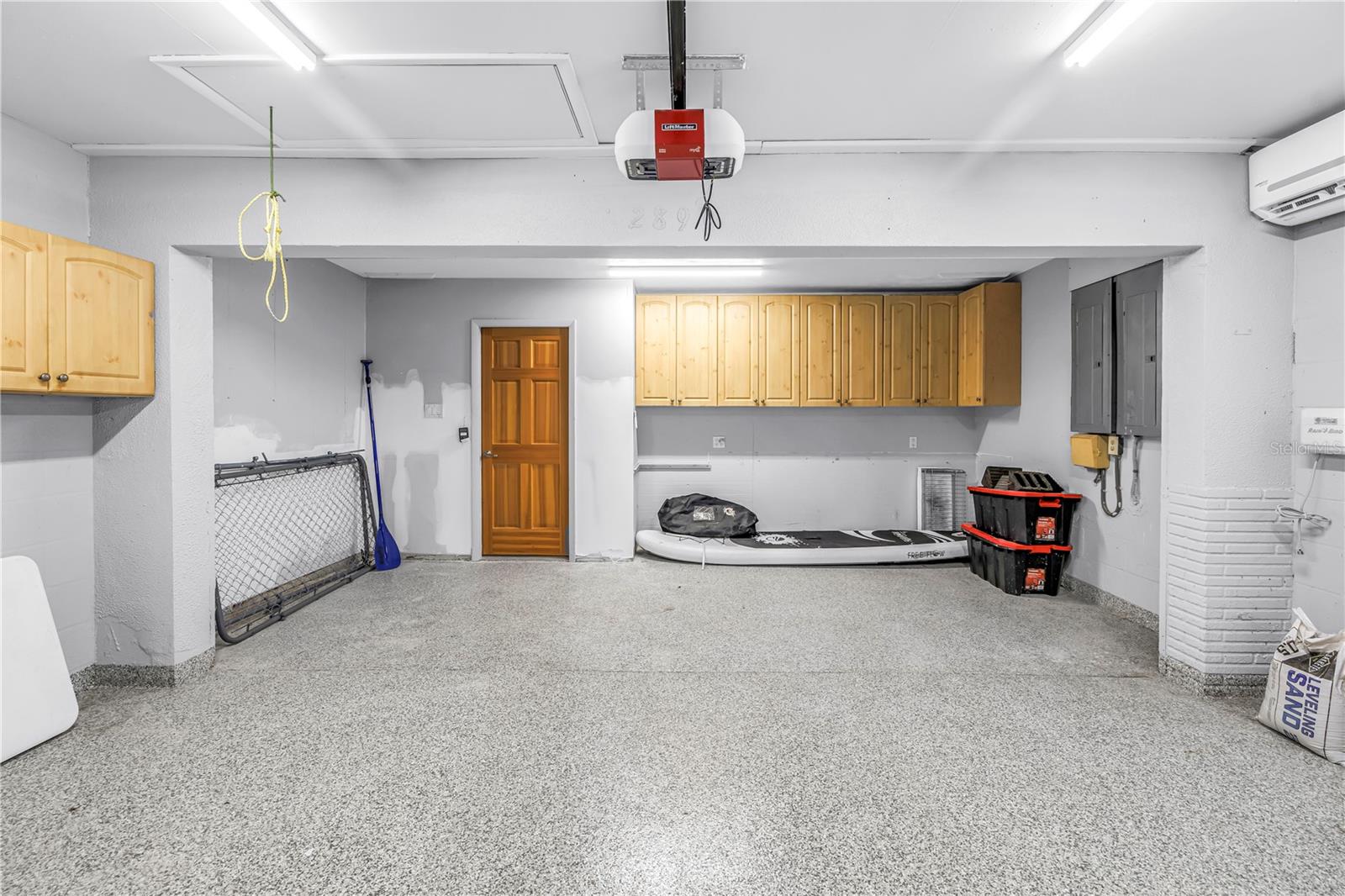 Listing photo id 43 for 2890 Alton Drive