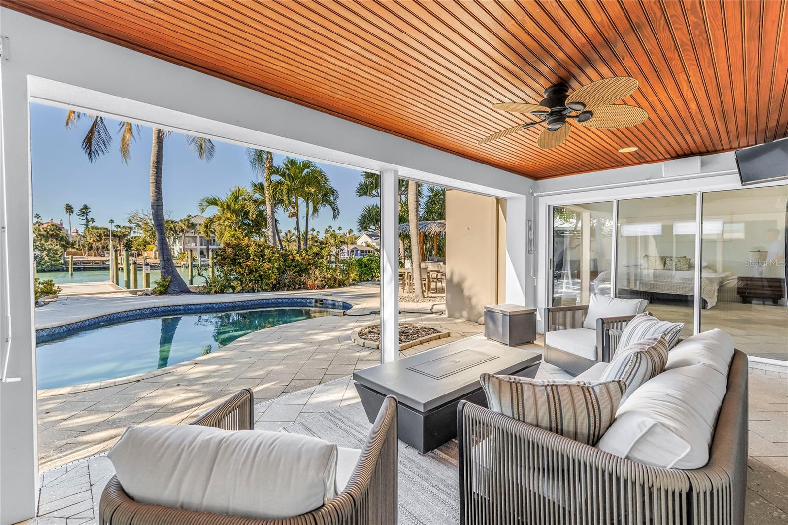 Listing photo id 44 for 2890 Alton Drive