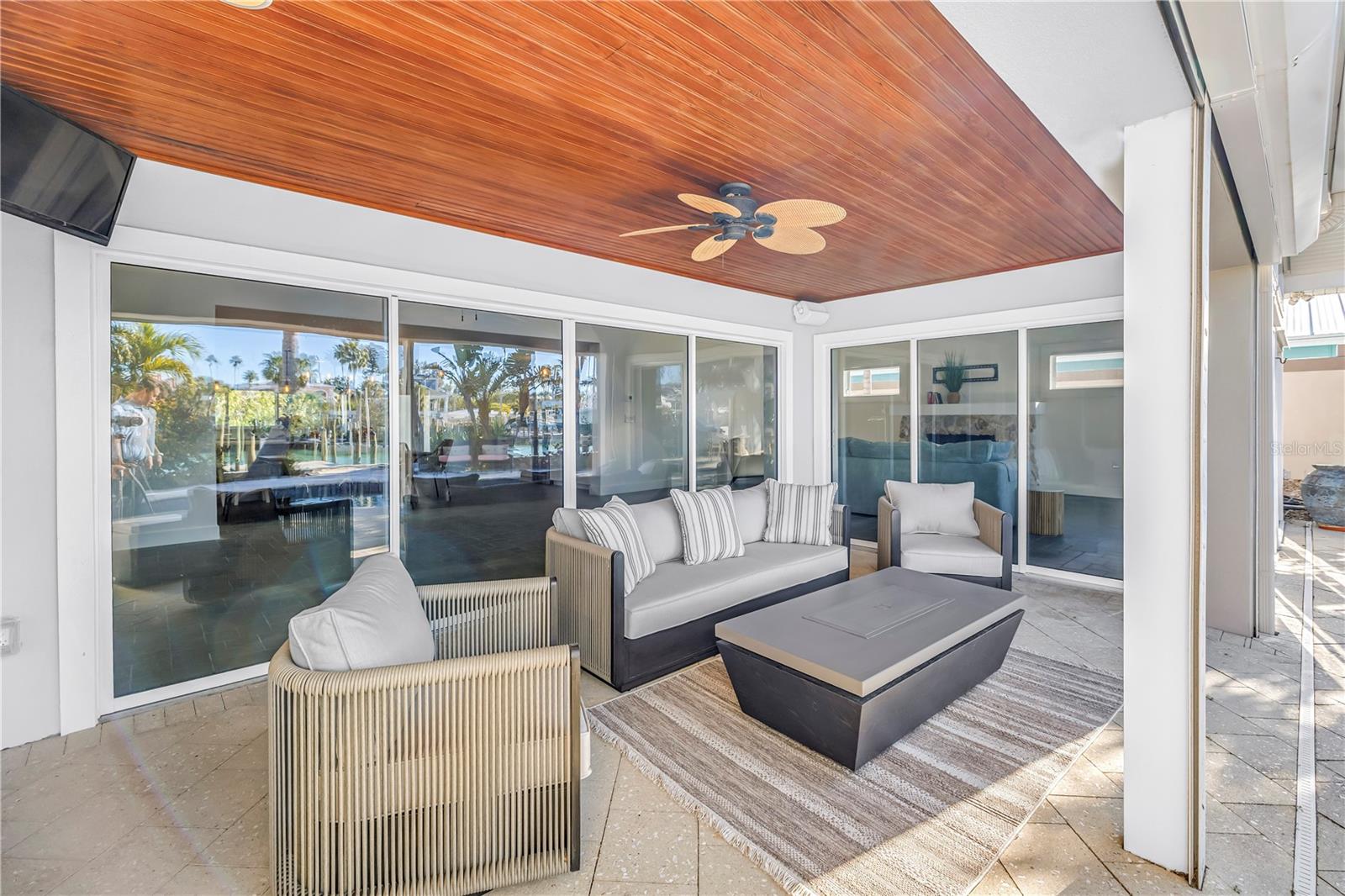 Listing photo id 46 for 2890 Alton Drive