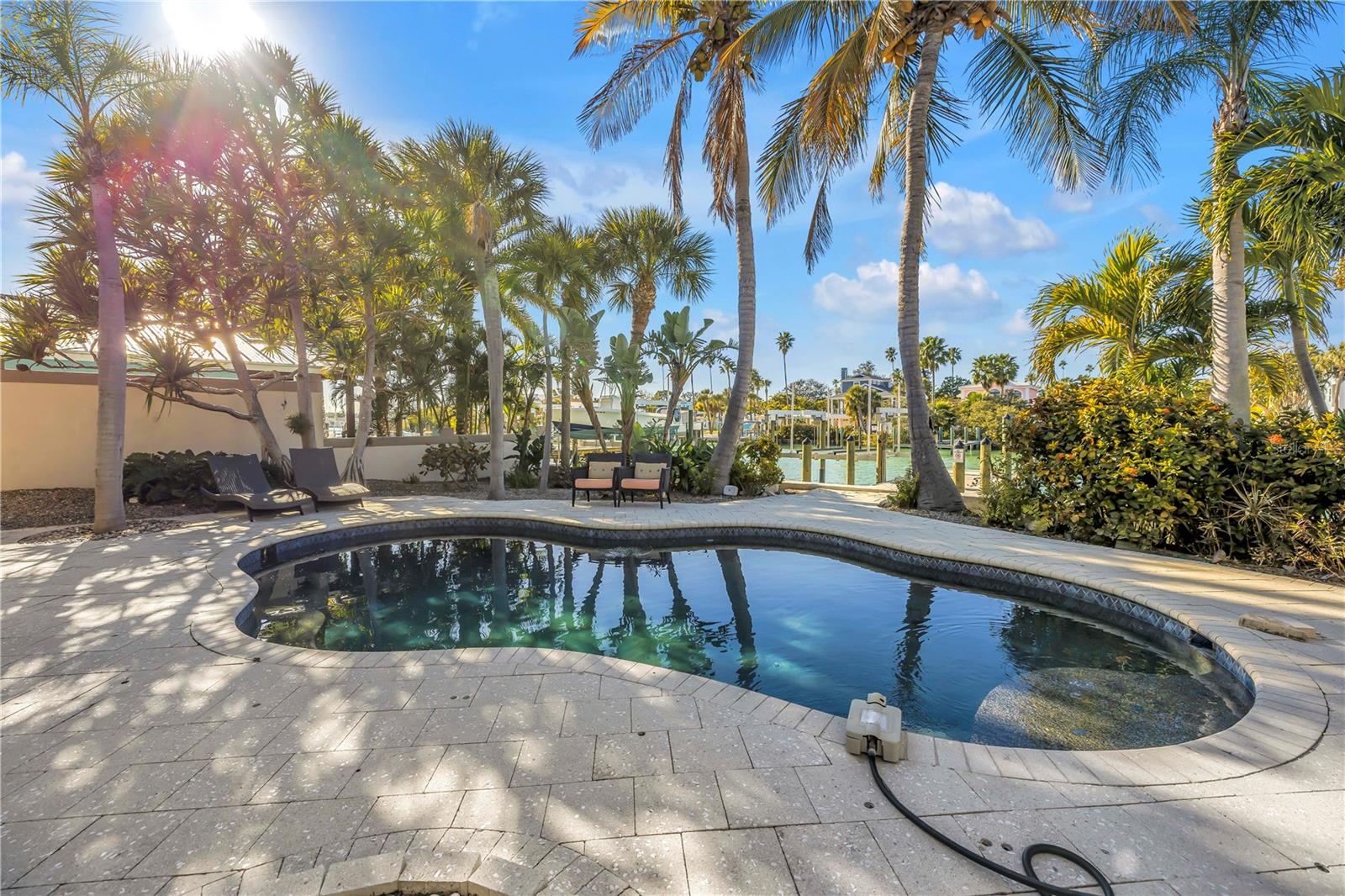 Listing photo id 47 for 2890 Alton Drive