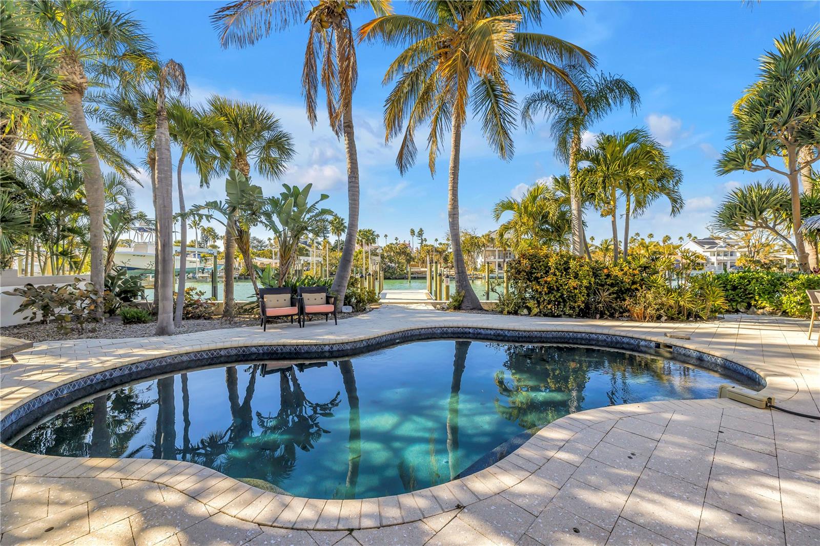 Listing photo id 48 for 2890 Alton Drive