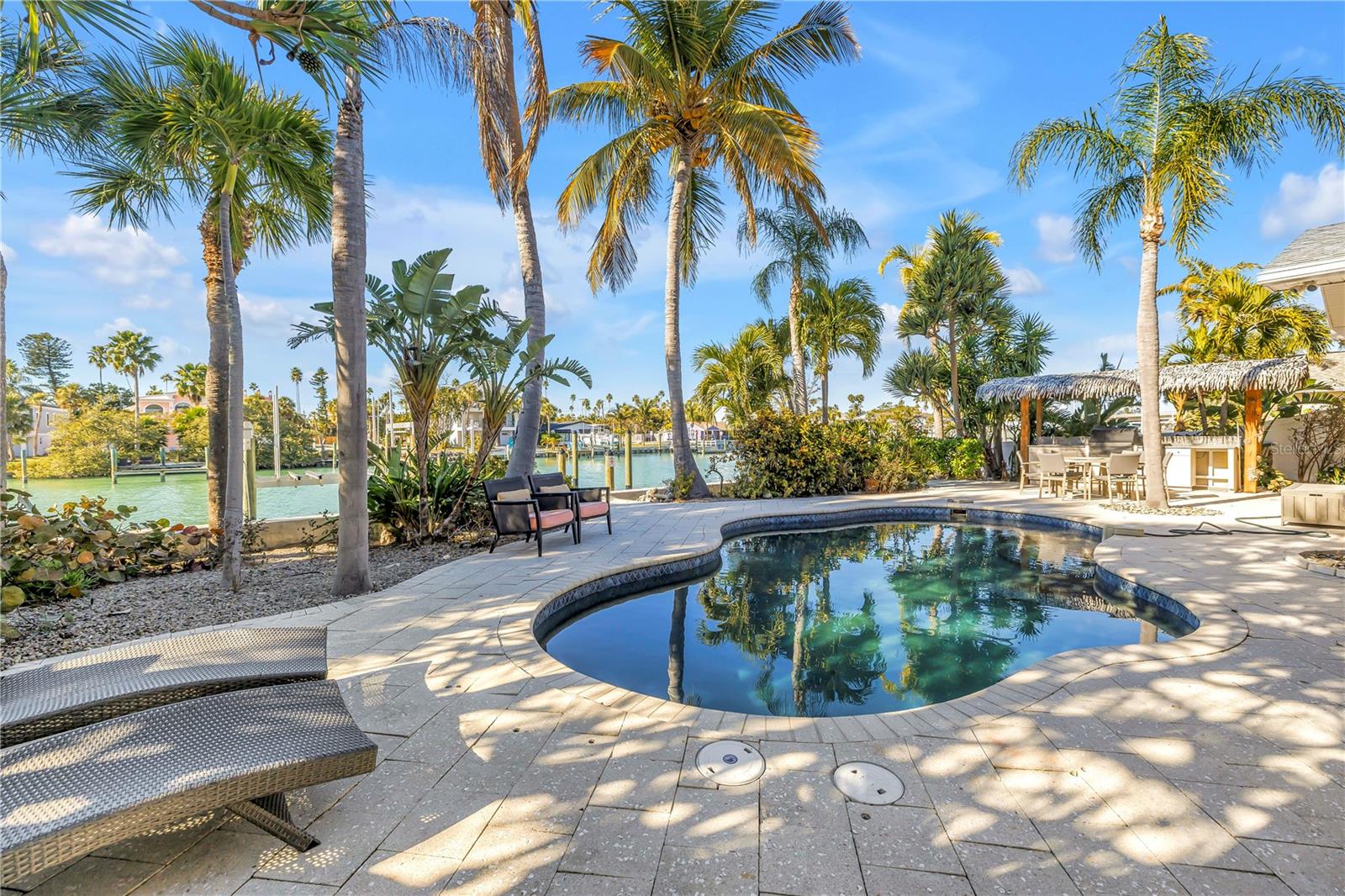 Listing photo id 49 for 2890 Alton Drive