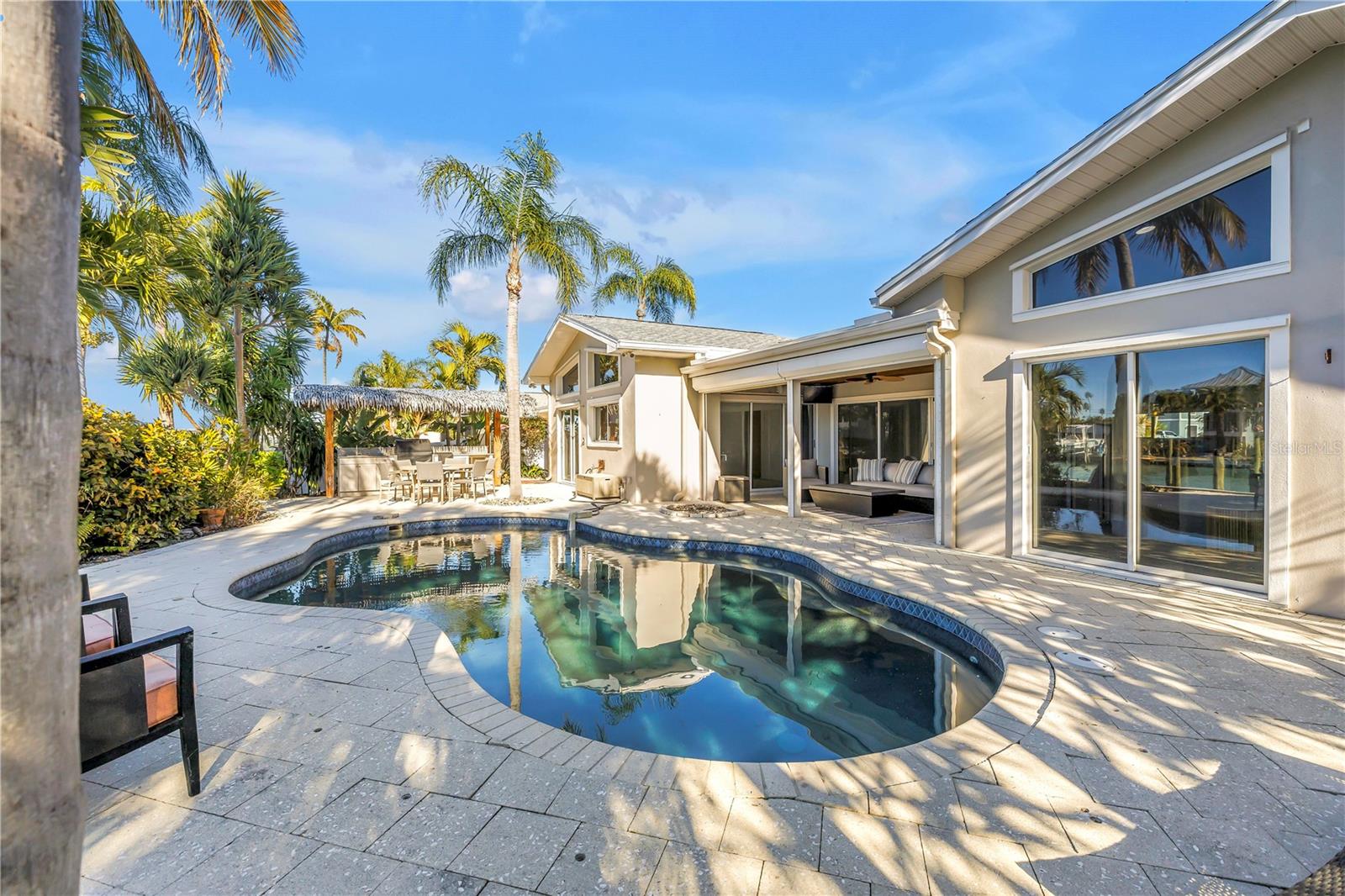 Listing photo id 50 for 2890 Alton Drive