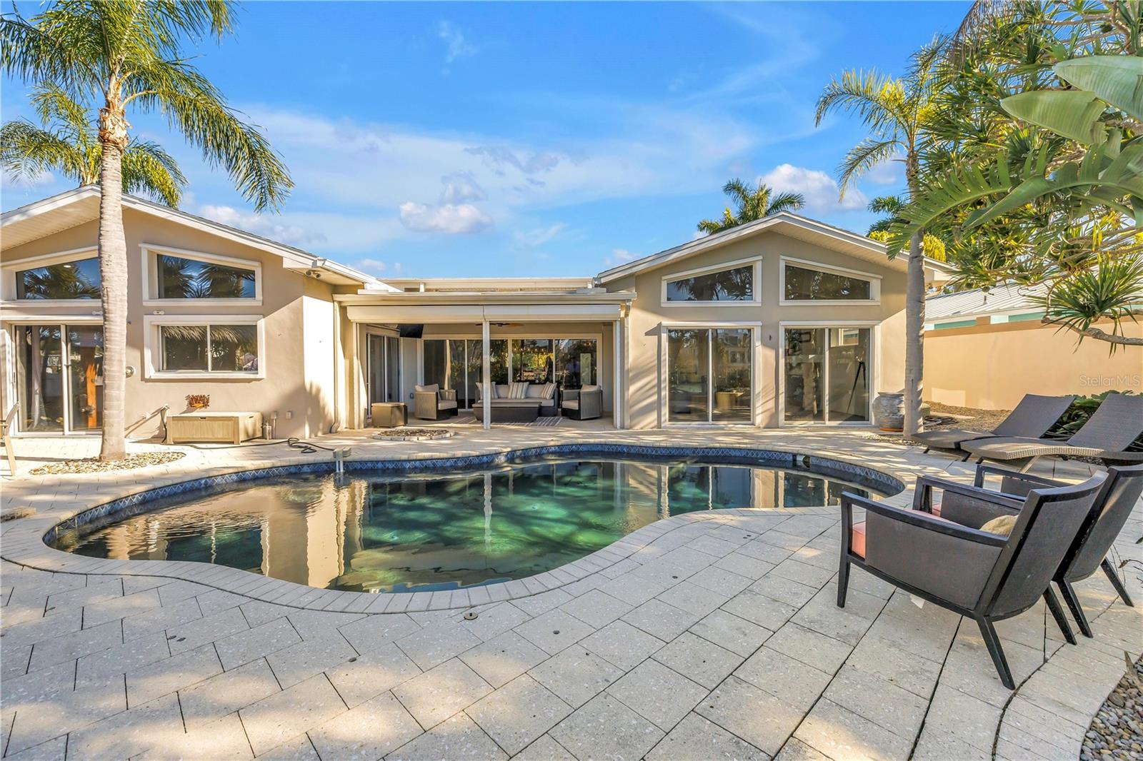 Listing photo id 51 for 2890 Alton Drive