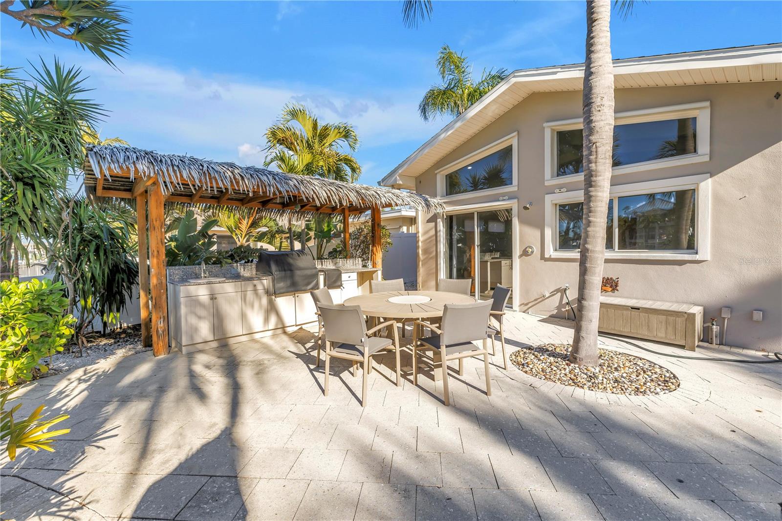 Listing photo id 52 for 2890 Alton Drive