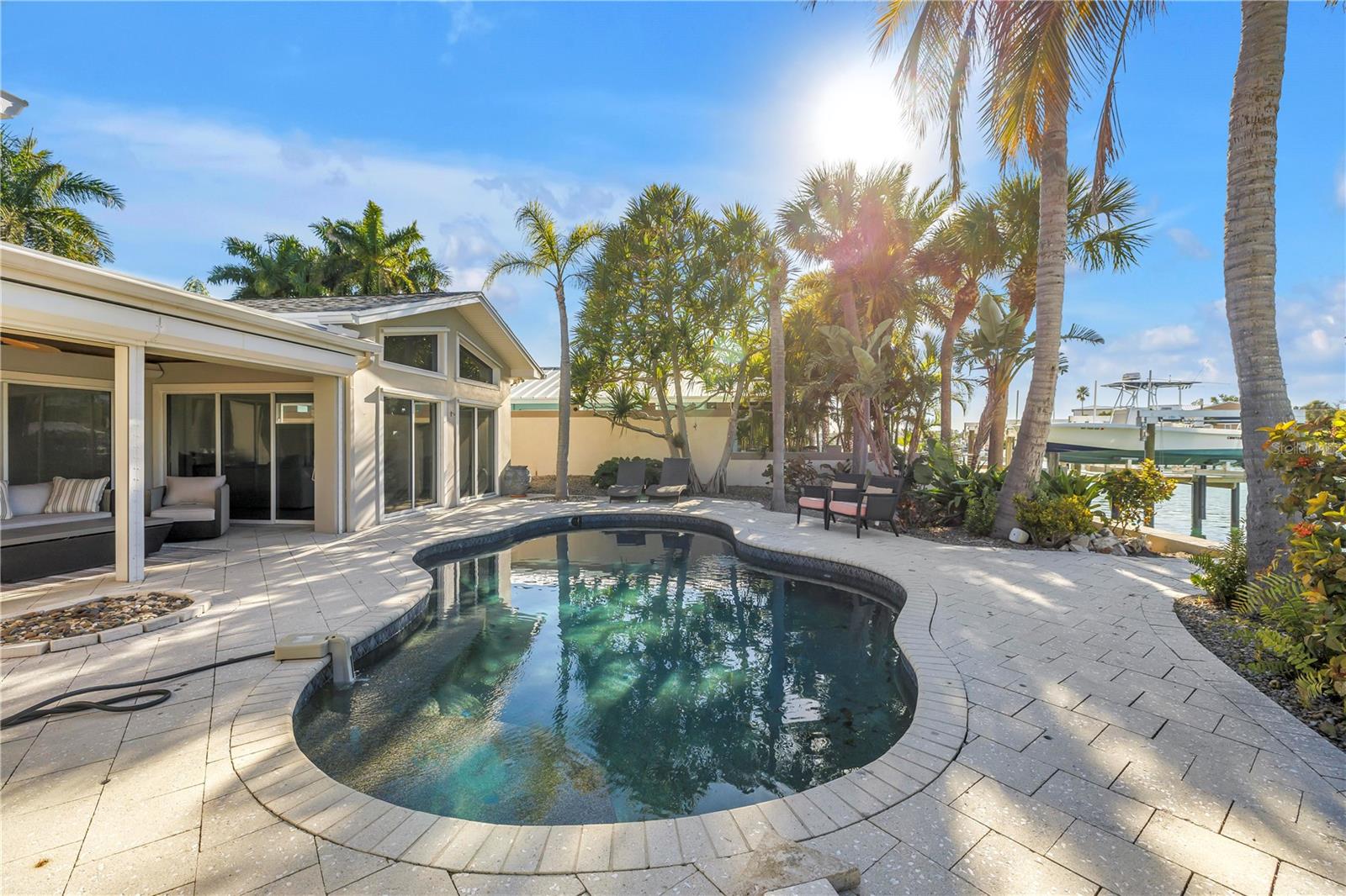 Listing photo id 53 for 2890 Alton Drive