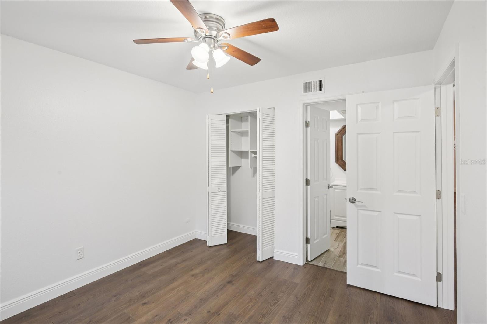 Image 14 of 29 For 500 New York Avenue 21