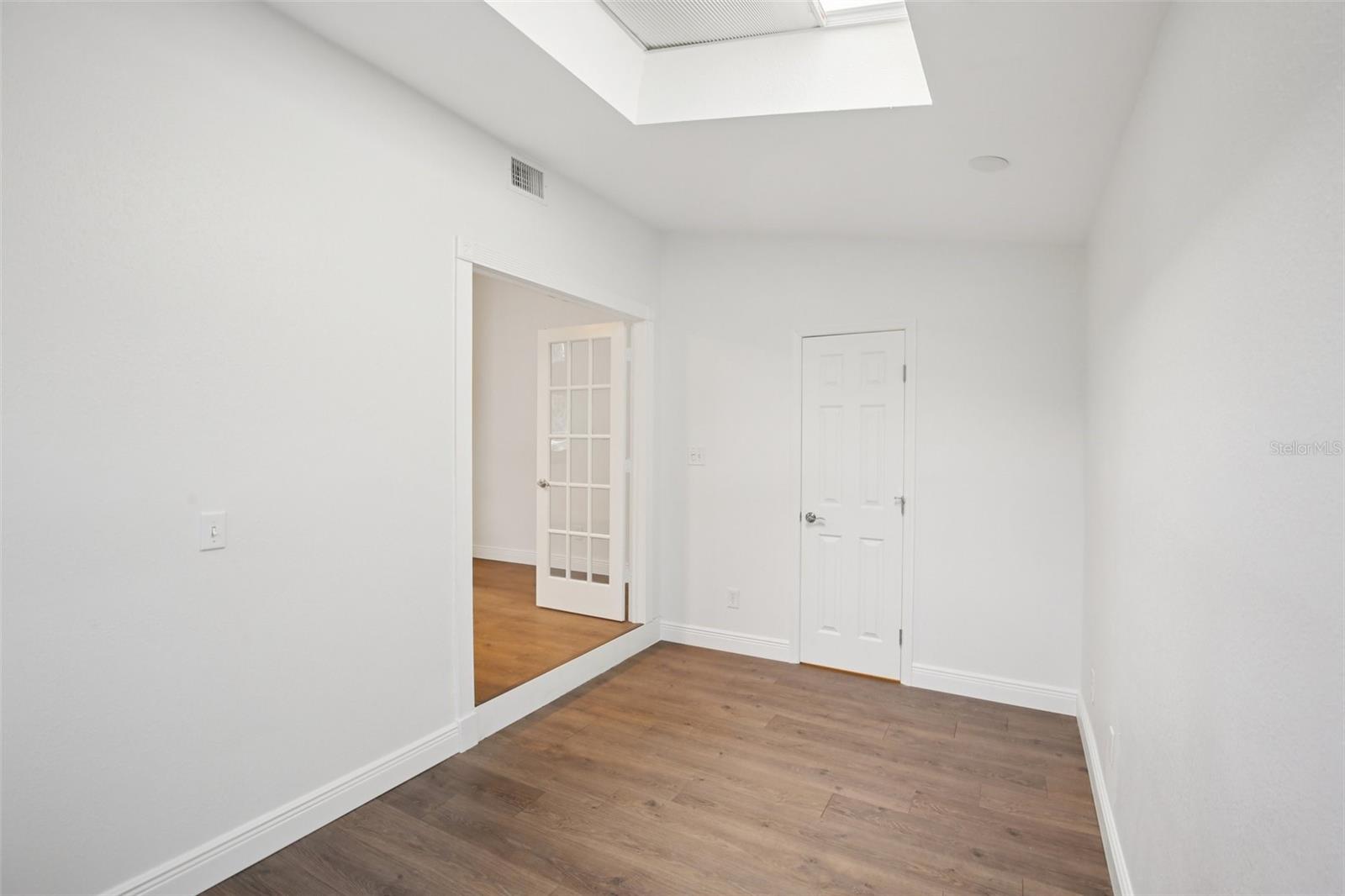 Image 7 of 29 For 500 New York Avenue 21