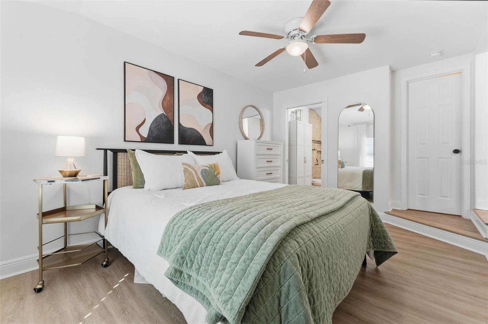 Listing photo id 15 for 5109 Rome Avenue