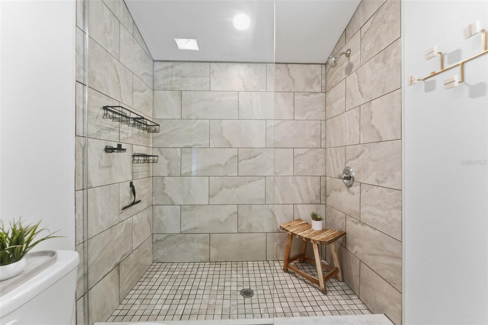 Listing photo id 17 for 5109 Rome Avenue