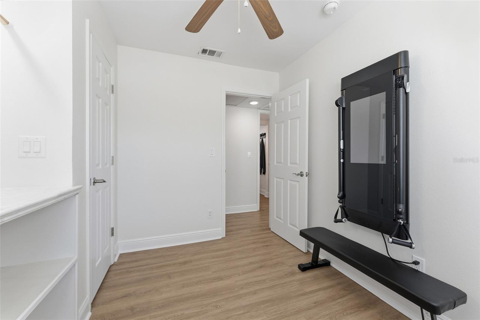 Listing photo id 24 for 5109 Rome Avenue