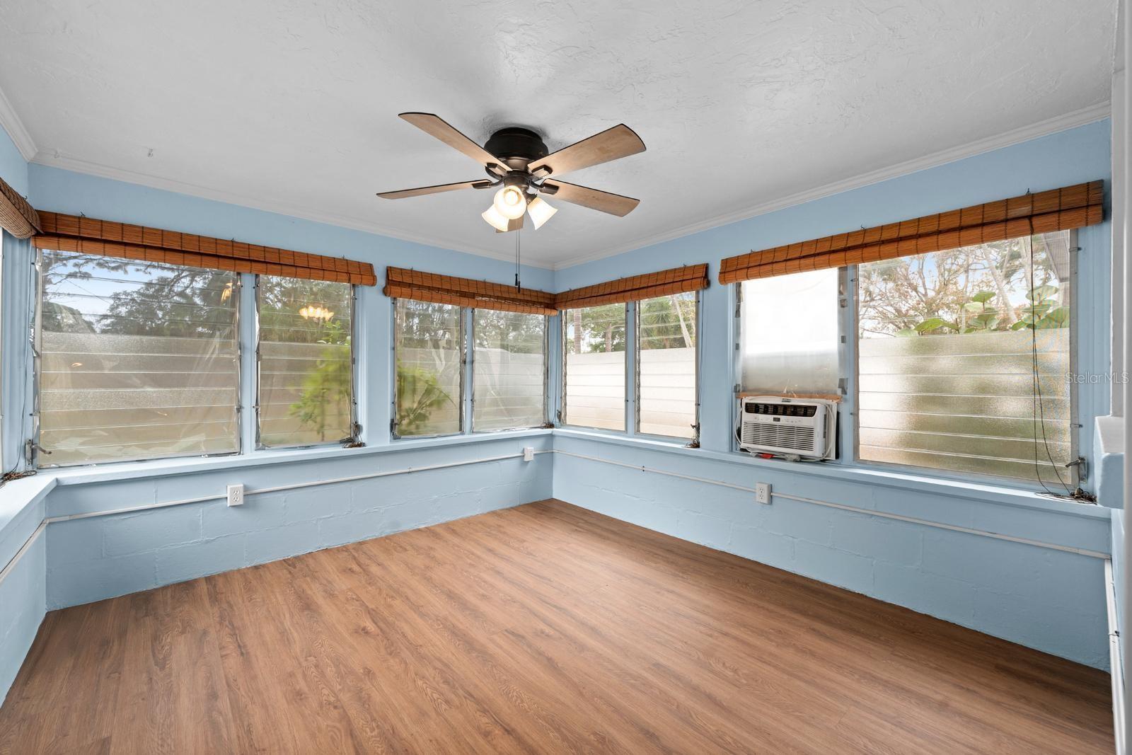 Image 15 of 33 For 9032 Bay Street Ne