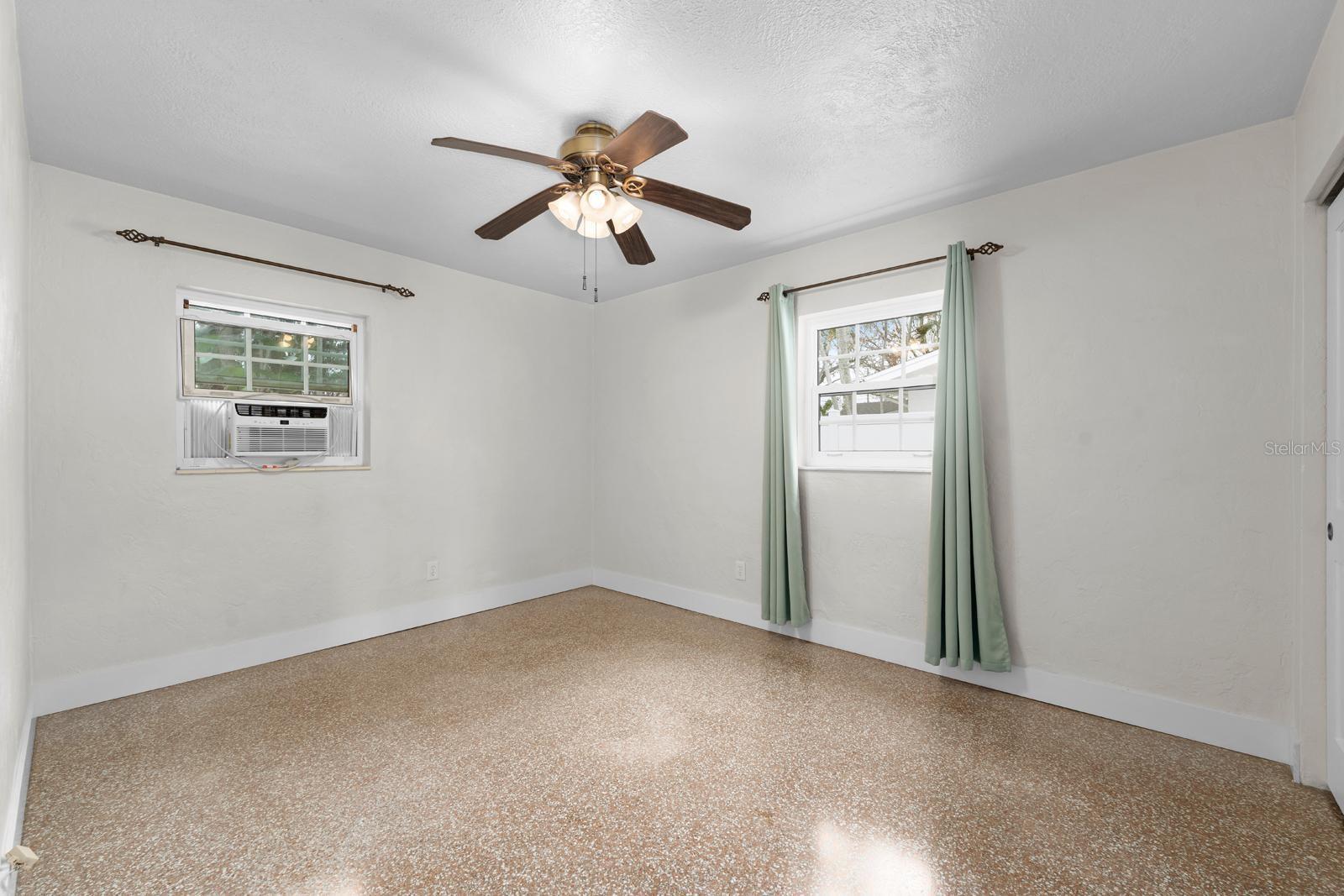 Image 19 of 33 For 9032 Bay Street Ne