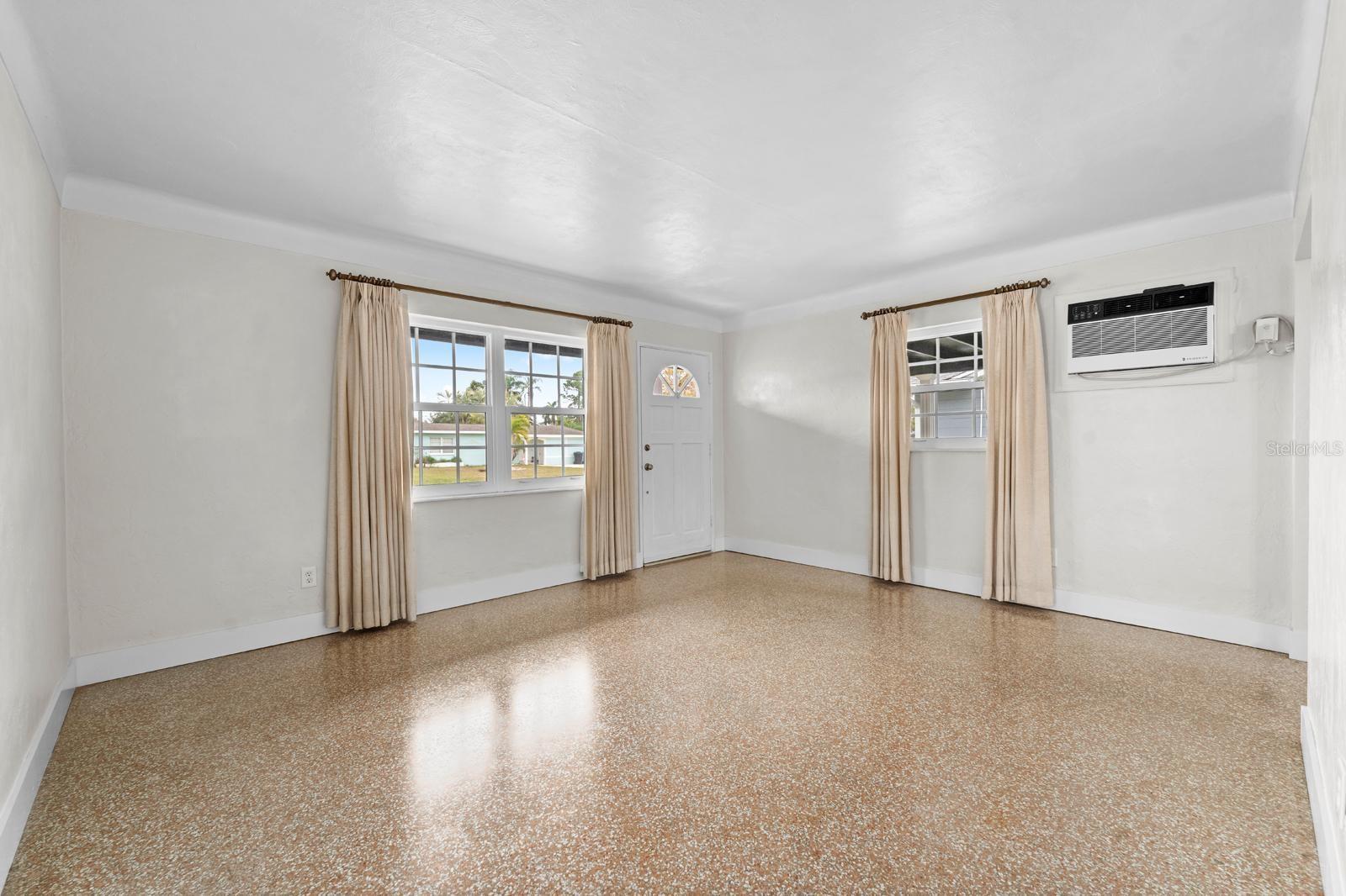 Image 7 of 33 For 9032 Bay Street Ne