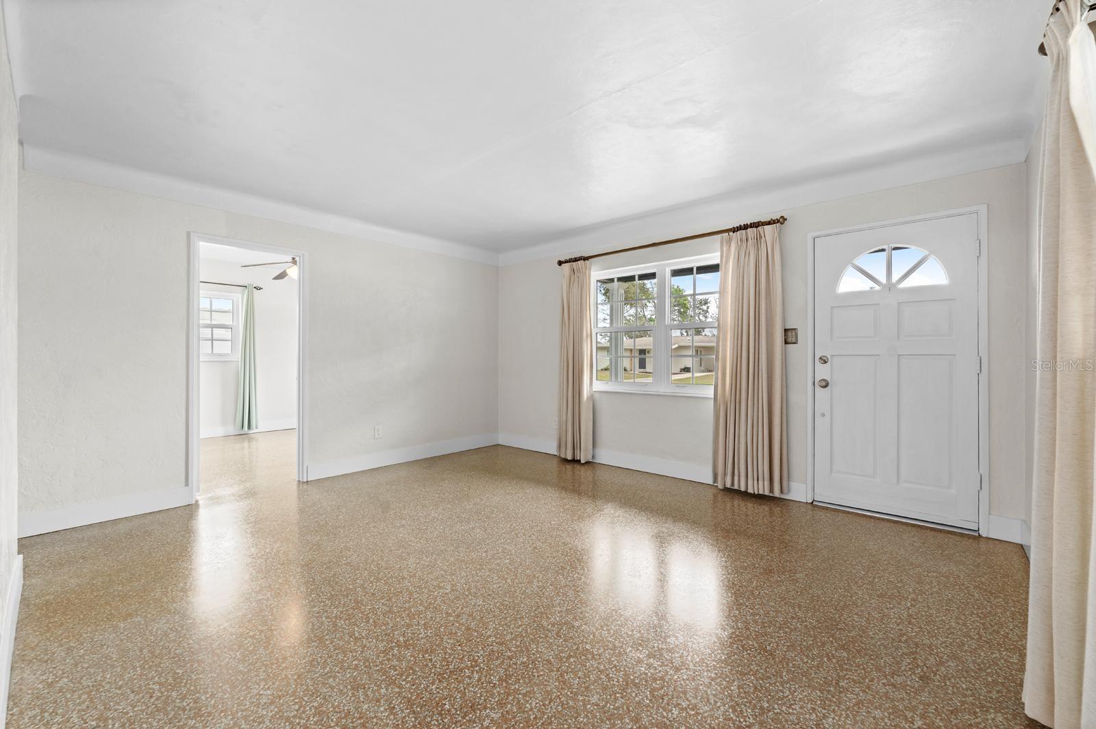 Image 8 of 33 For 9032 Bay Street Ne