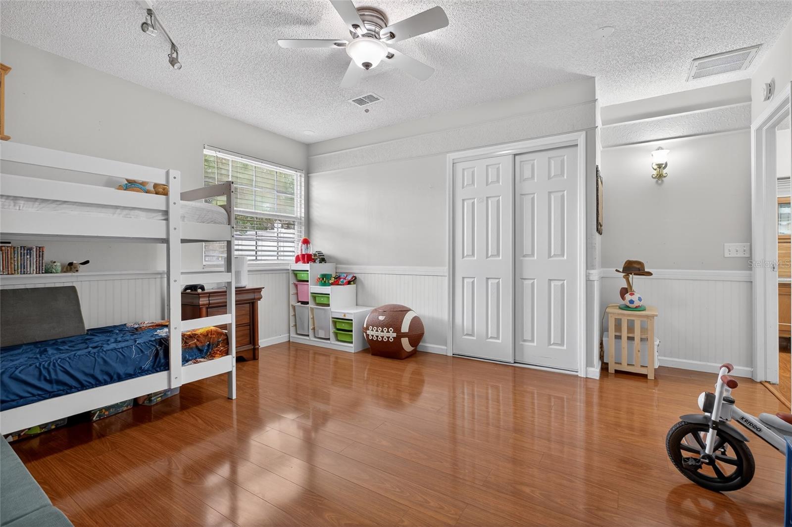 Image 32 of 81 For 4945 Canterbury Drive