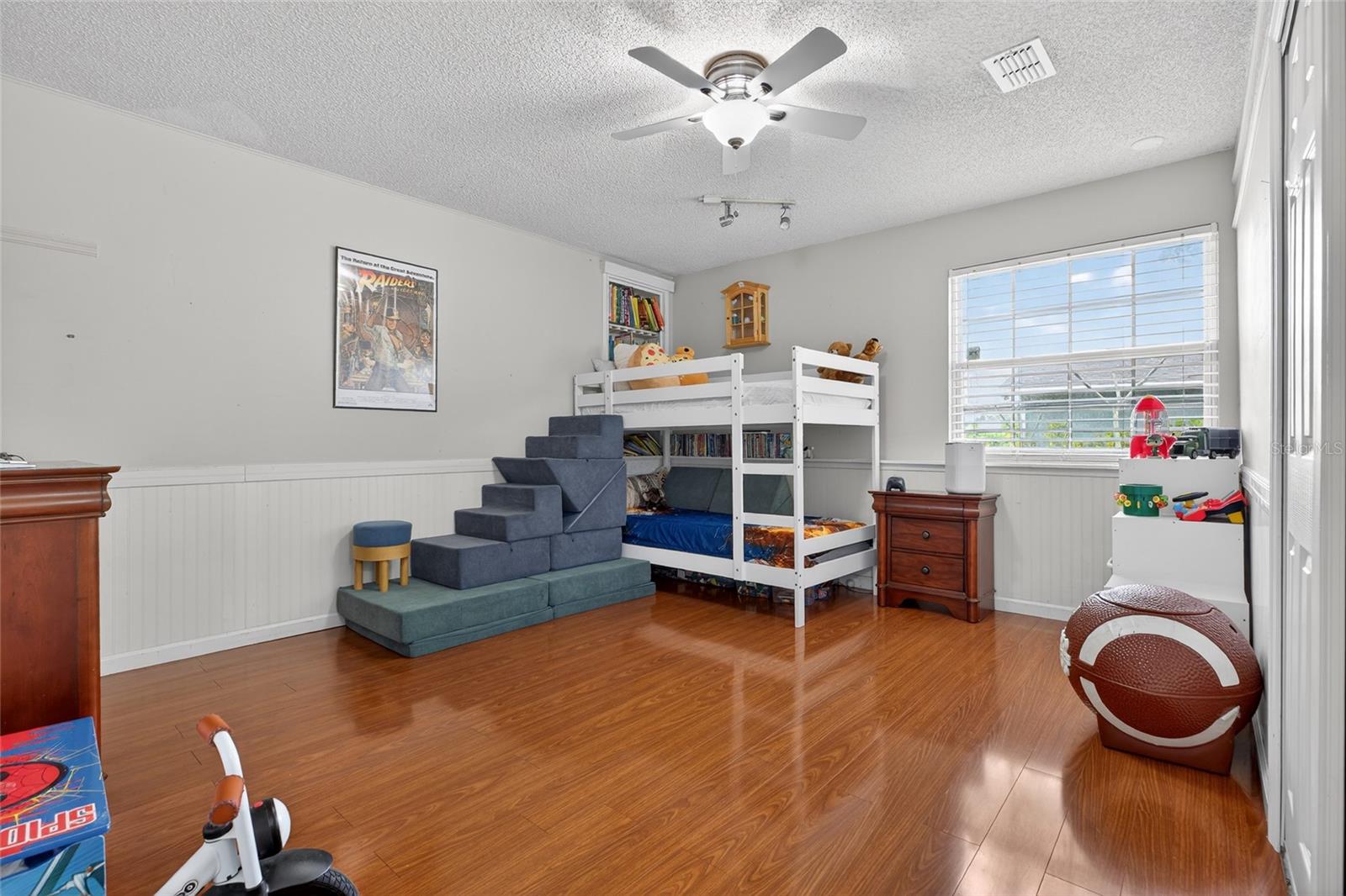 Image 33 of 81 For 4945 Canterbury Drive