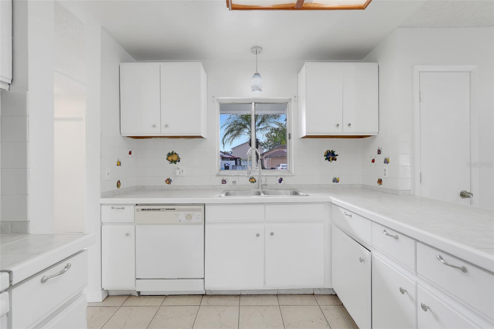 Image 16 of 47 For 397 Chicago Woods Circle