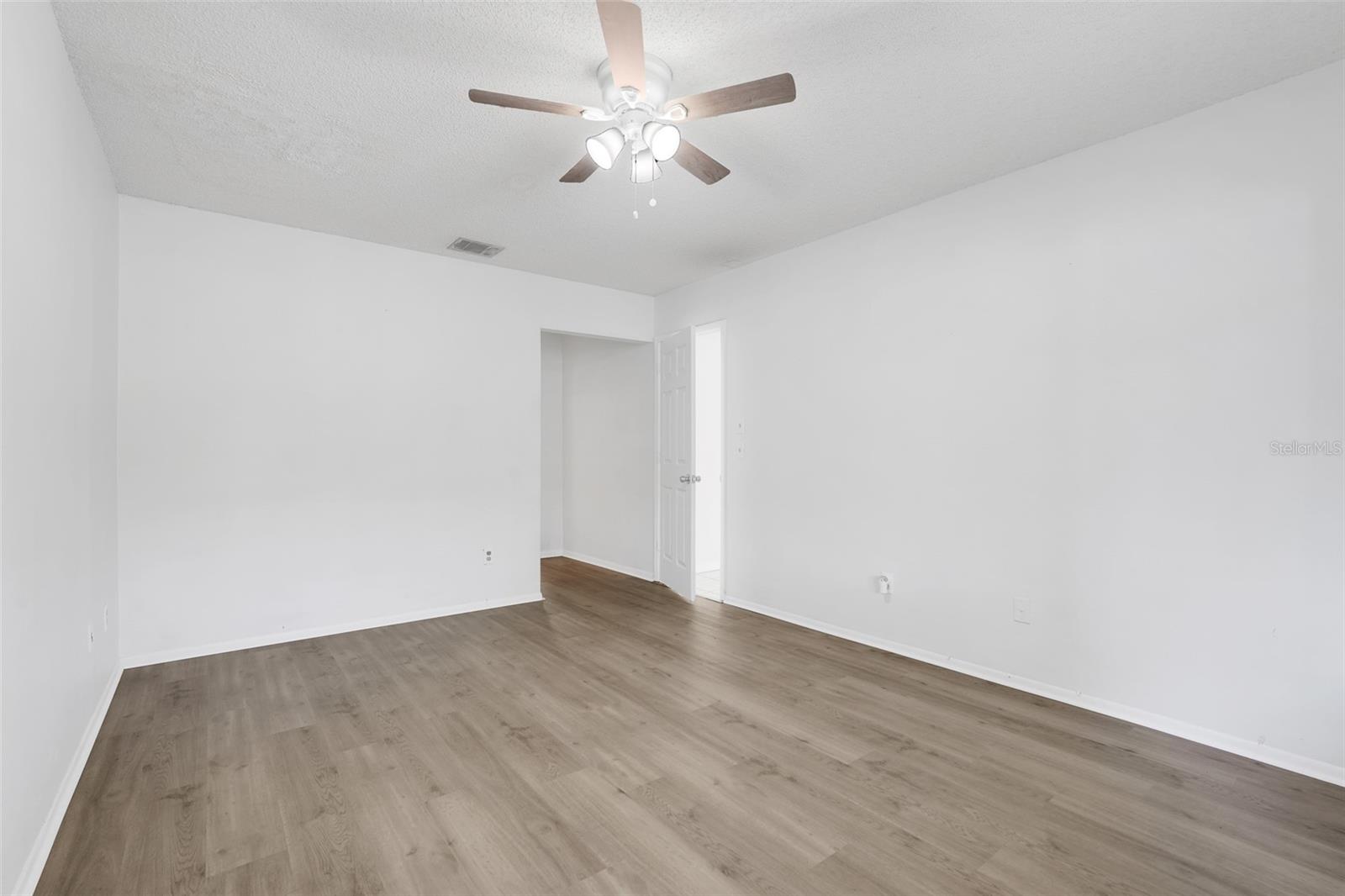 Image 18 of 47 For 397 Chicago Woods Circle