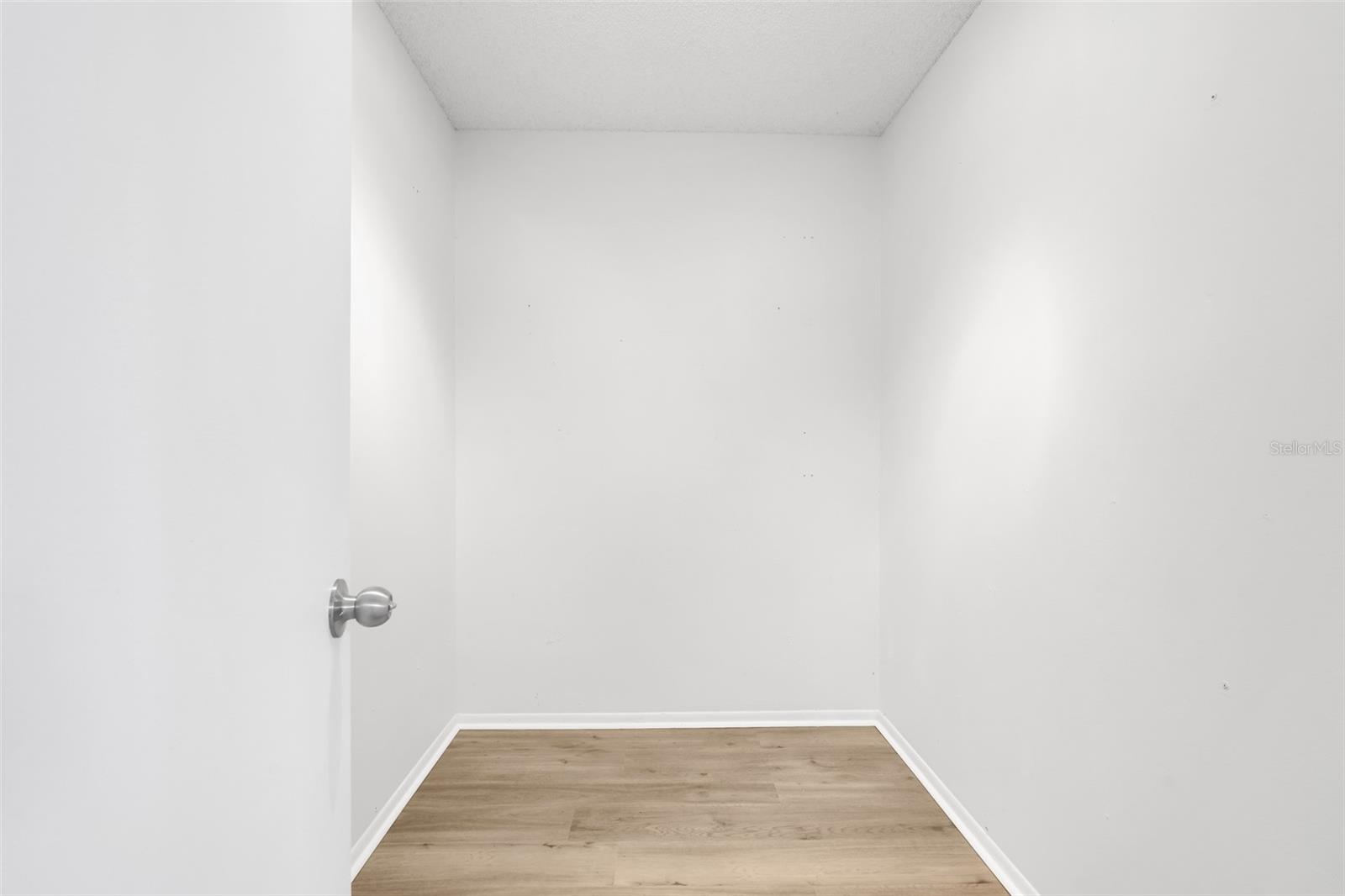 Image 19 of 47 For 397 Chicago Woods Circle