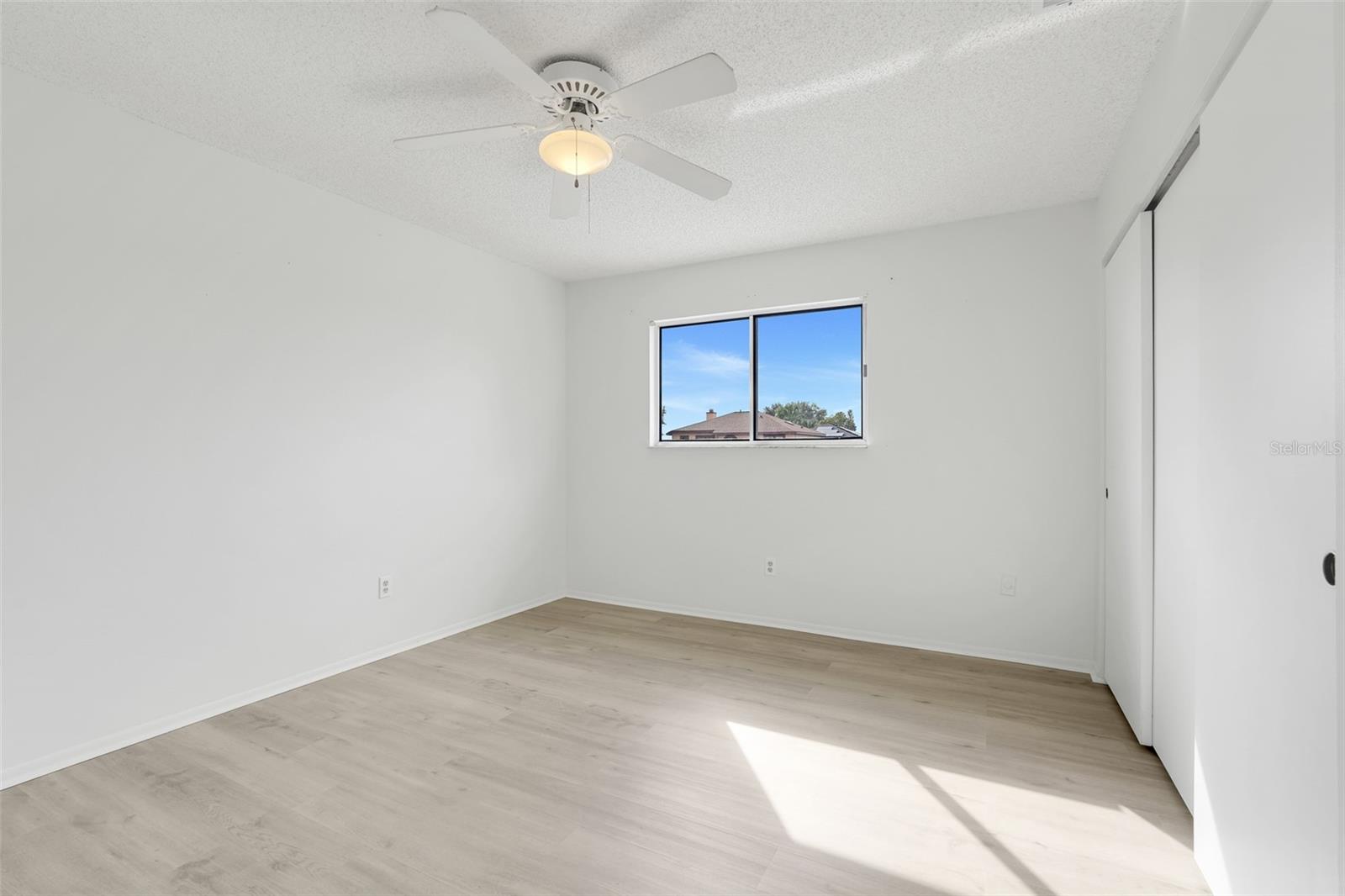 Image 23 of 47 For 397 Chicago Woods Circle