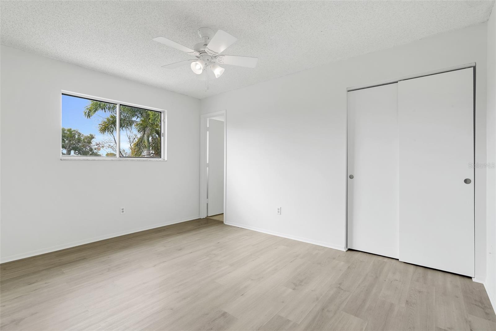 Image 24 of 47 For 397 Chicago Woods Circle