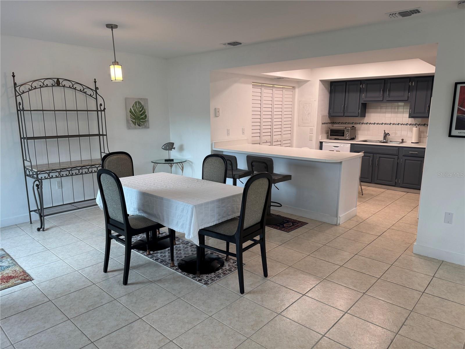 Image 5 of 22 For 12922 Cherrydale Court