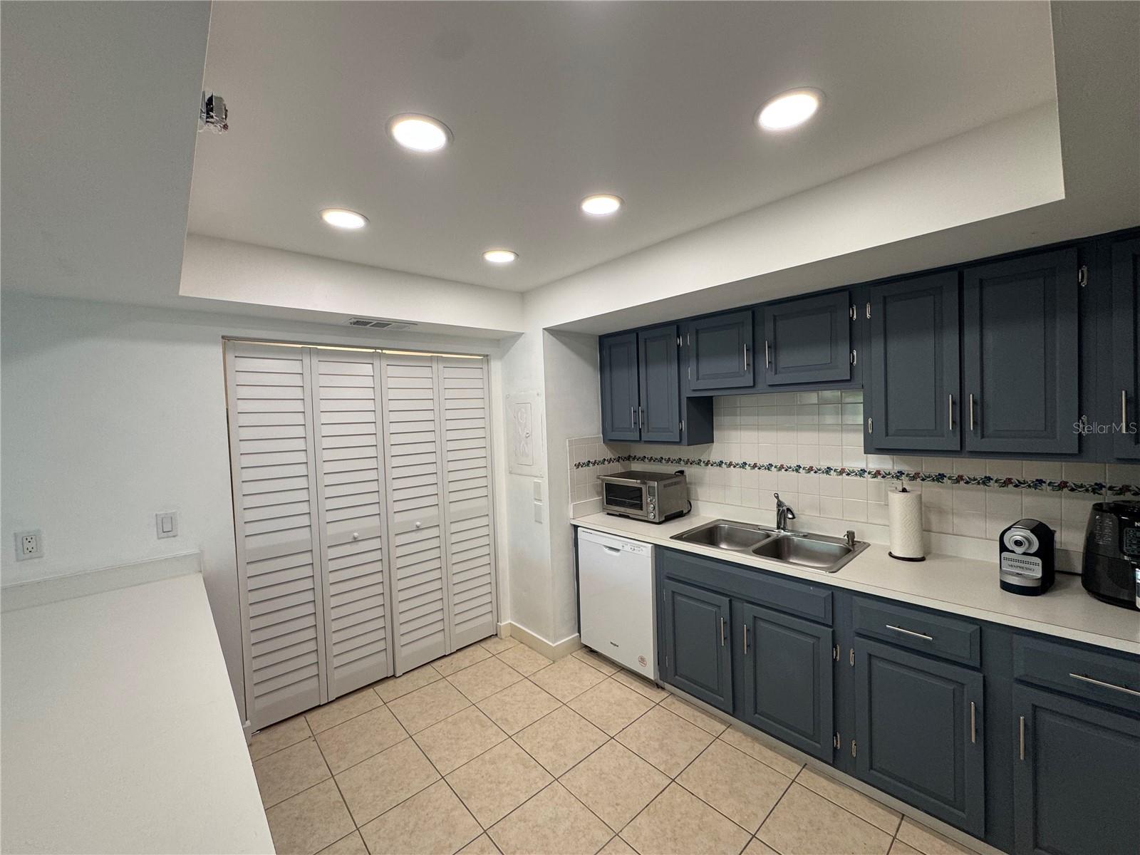 Image 8 of 22 For 12922 Cherrydale Court