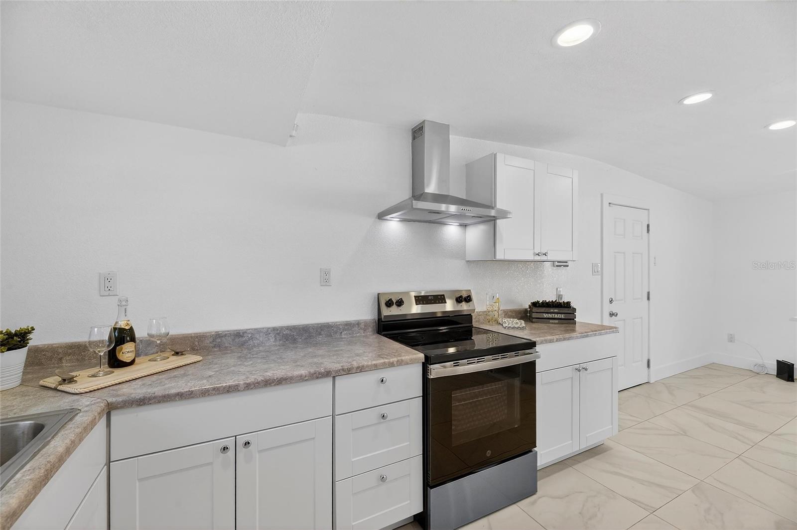 Image 8 of 63 For 3722 Idlewild Avenue