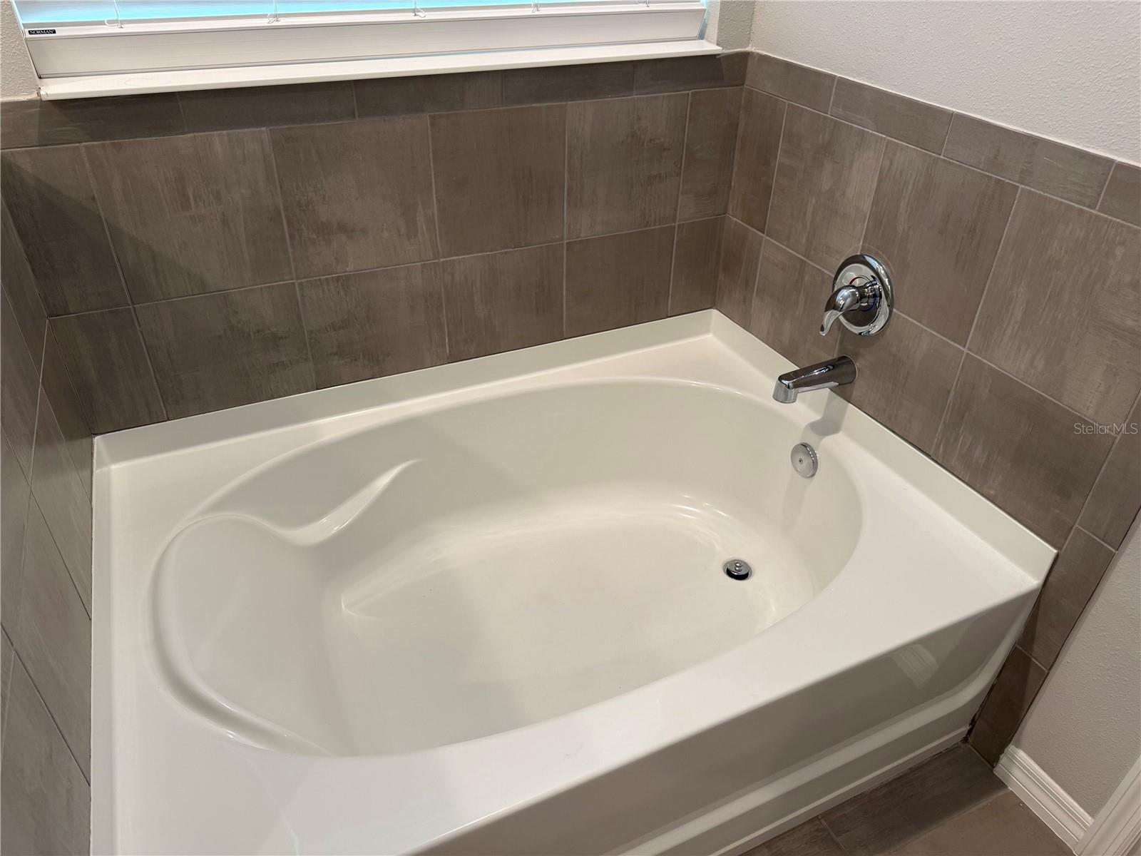 Image 18 of 24 For 10437 Laxer Cay Loop