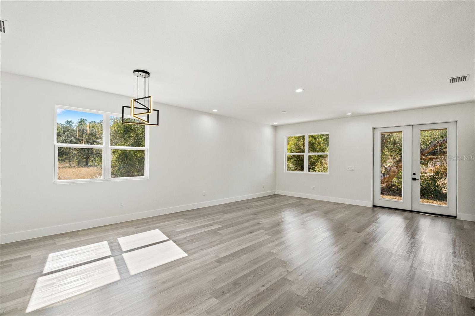 Image 22 of 51 For 2978 Higgins Place