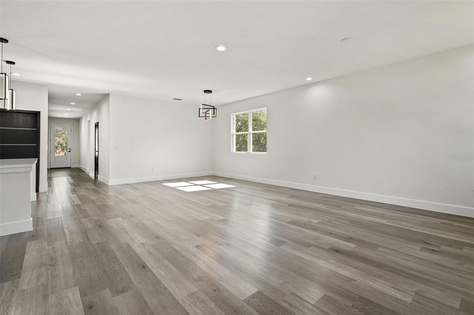 Image 23 of 51 For 2978 Higgins Place