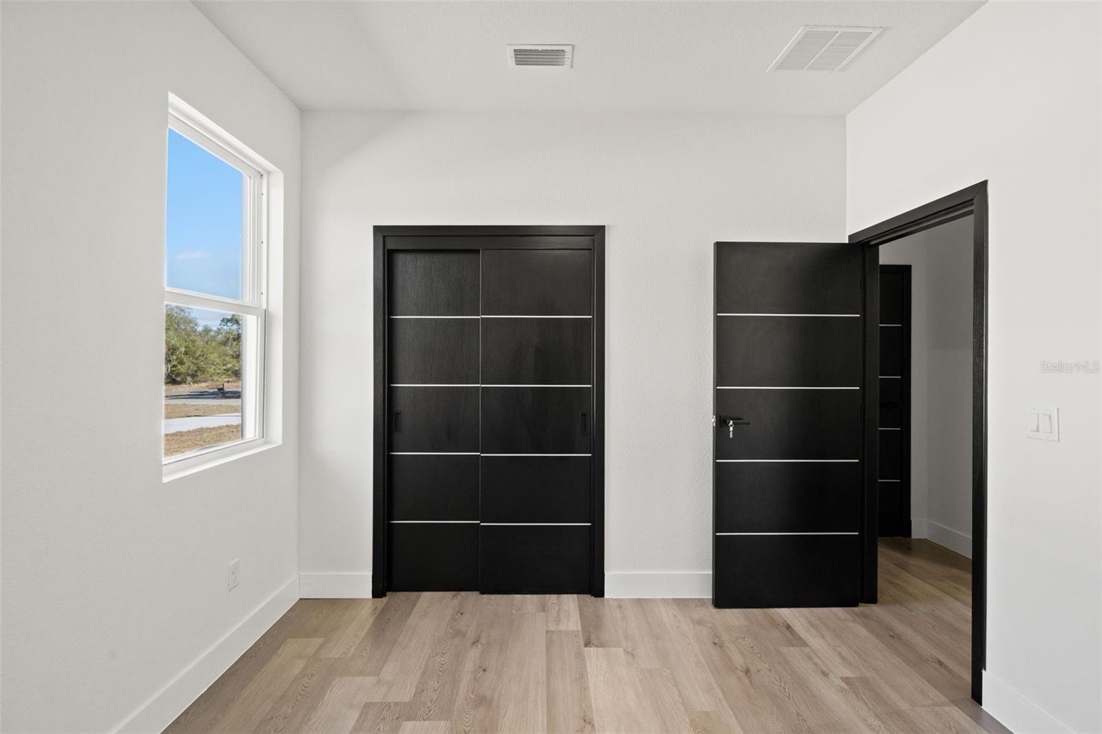 Image 33 of 51 For 2978 Higgins Place