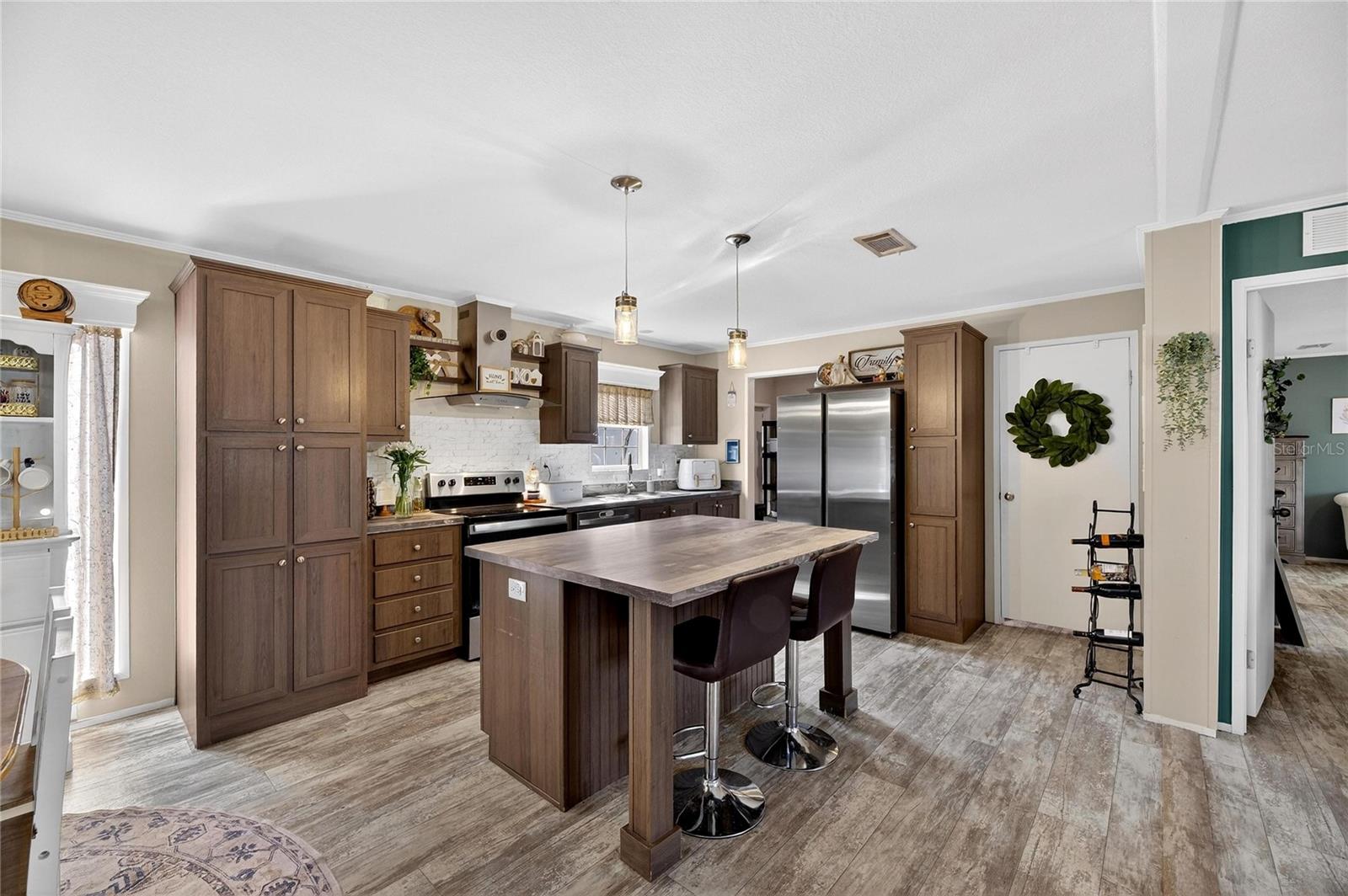 Image 18 of 56 For 39344 Bohan Ln