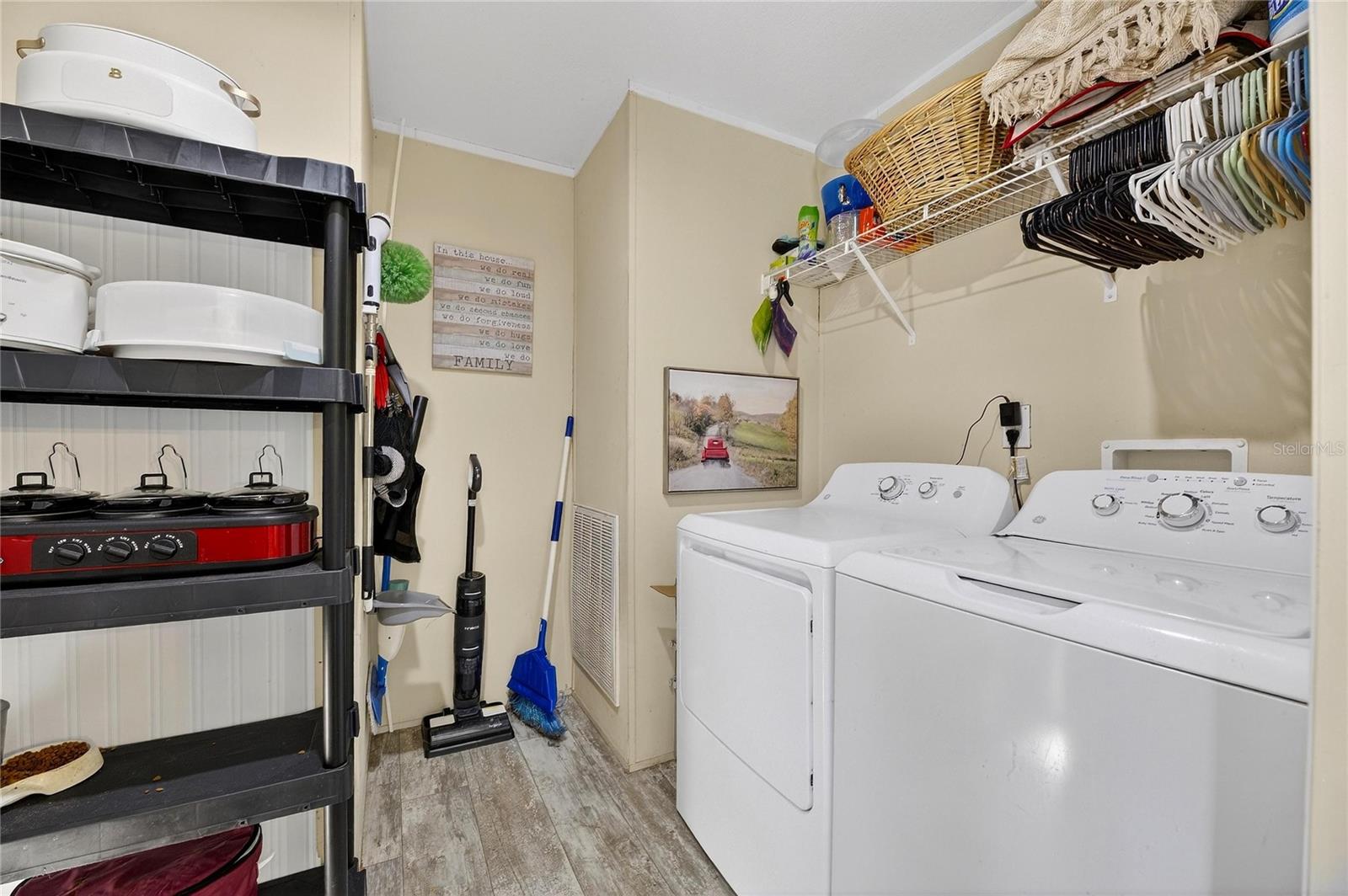 Image 22 of 56 For 39344 Bohan Ln