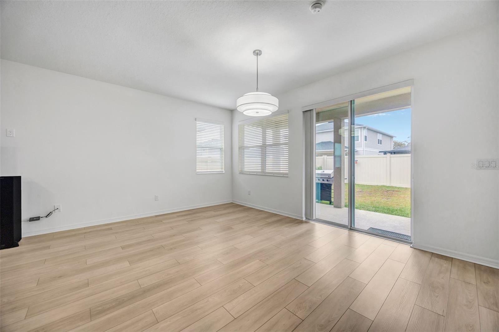 Image 20 of 58 For 7882 Lennox Loop